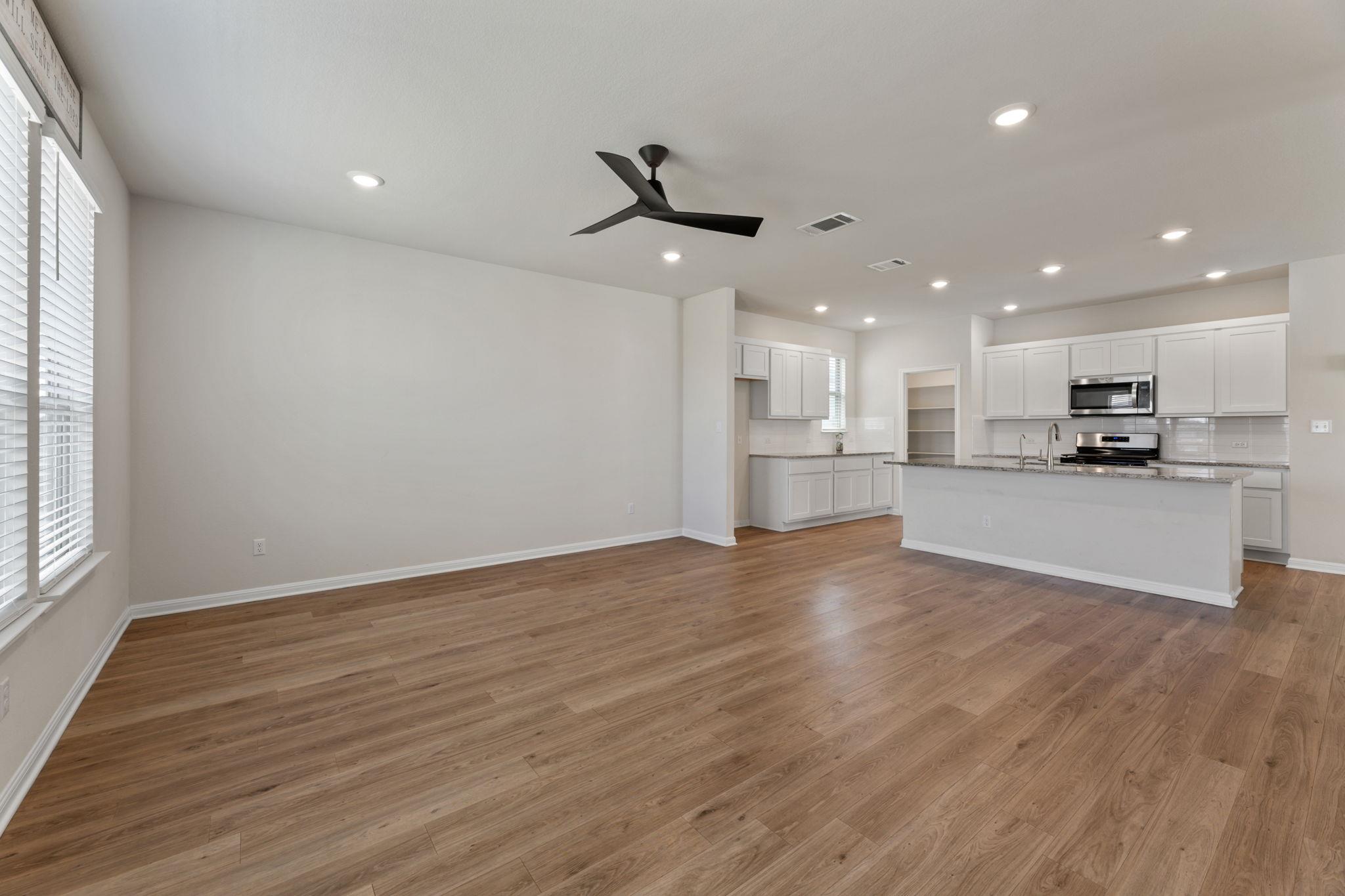 144 Gullivers Dr, Elgin, TX 78621