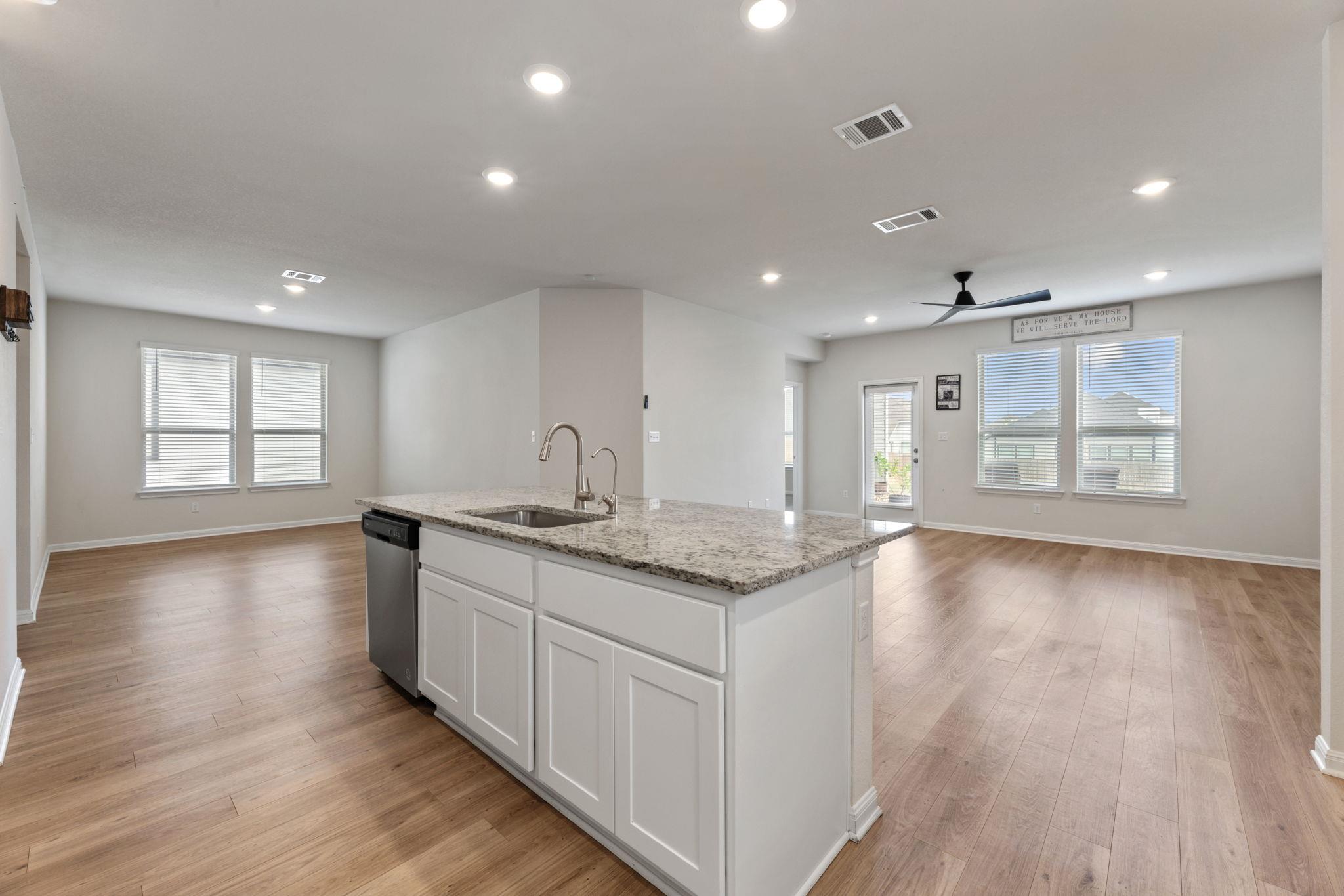 144 Gullivers Dr, Elgin, TX 78621