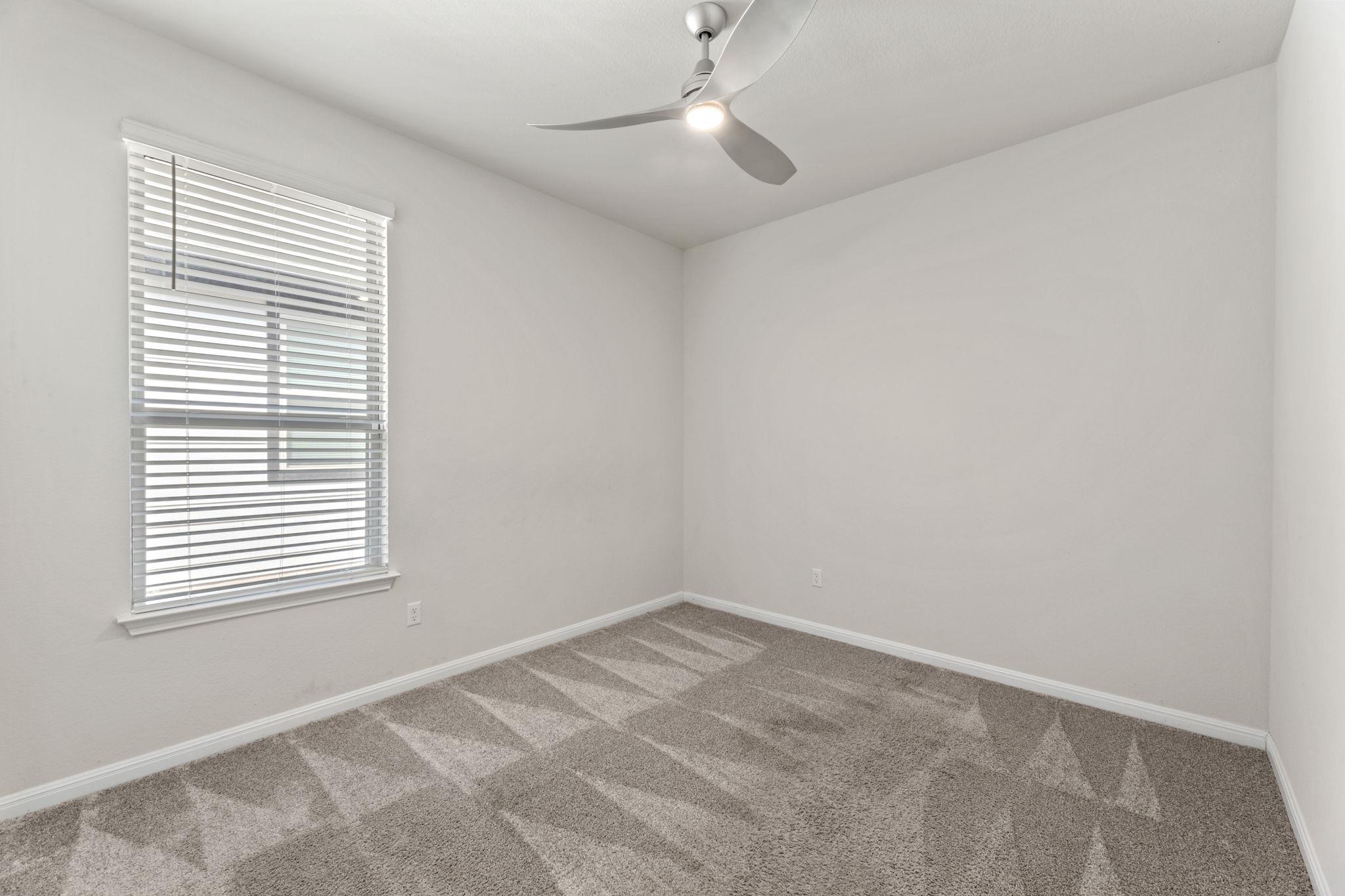 144 Gullivers Dr, Elgin, TX 78621