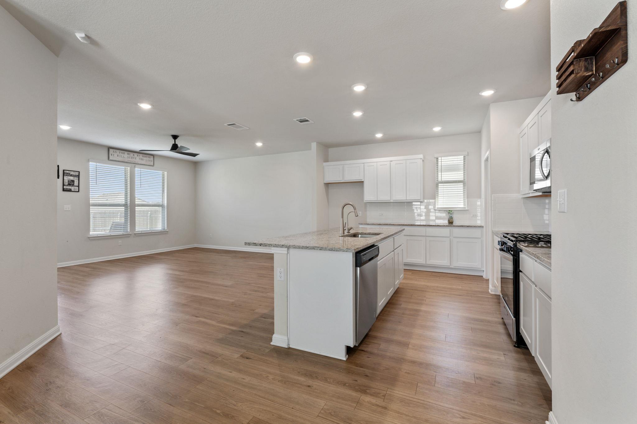 144 Gullivers Dr, Elgin, TX 78621