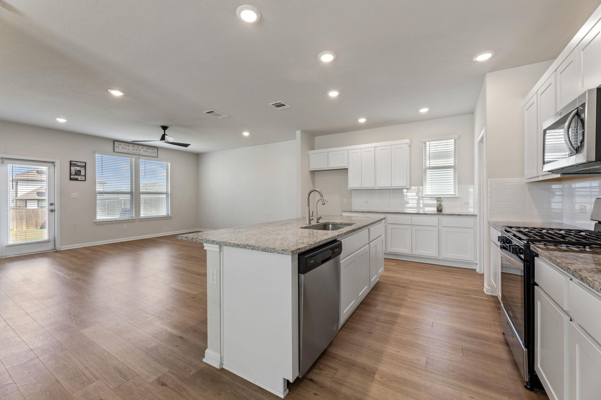 144 Gullivers Dr, Elgin, TX 78621