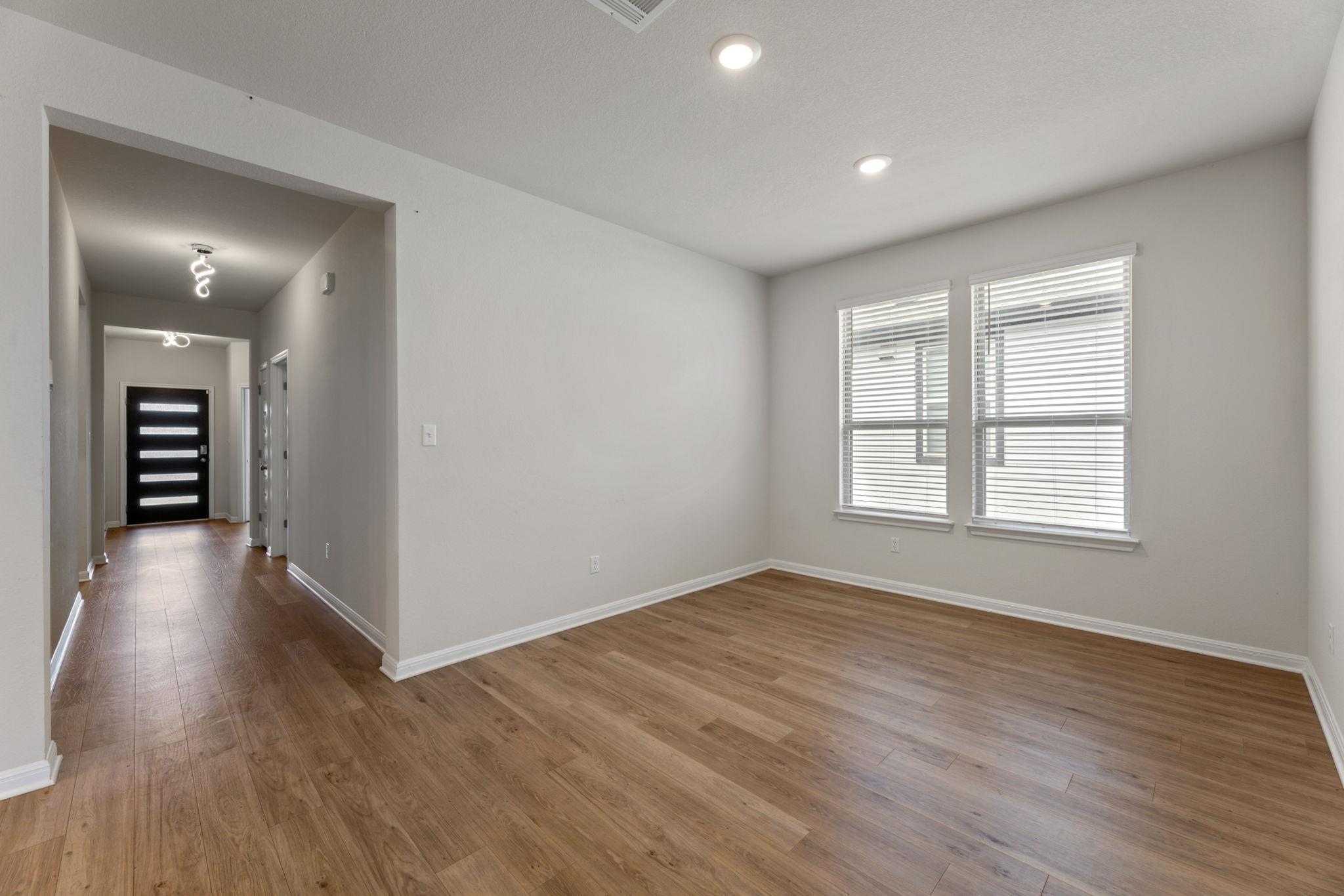 144 Gullivers Dr, Elgin, TX 78621