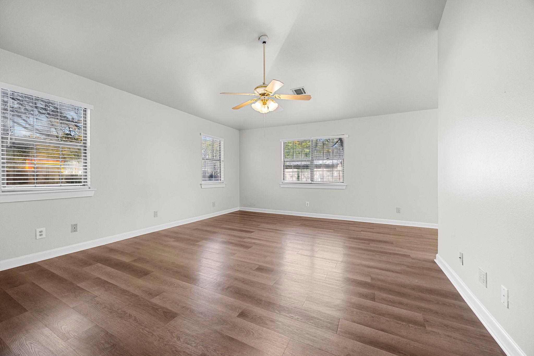 208 S Cougar Ave, Cedar Park, TX 78613