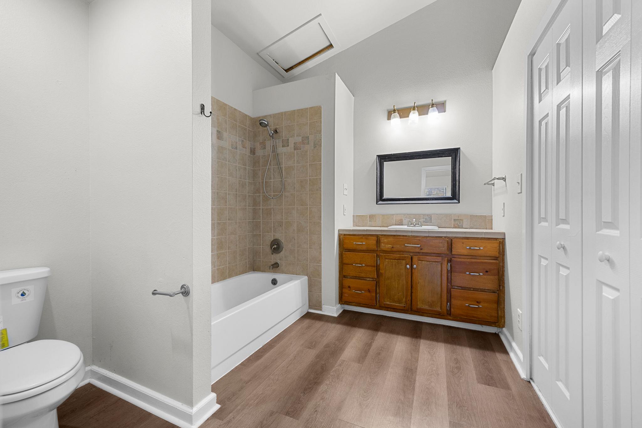 208 S Cougar Ave, Cedar Park, TX 78613