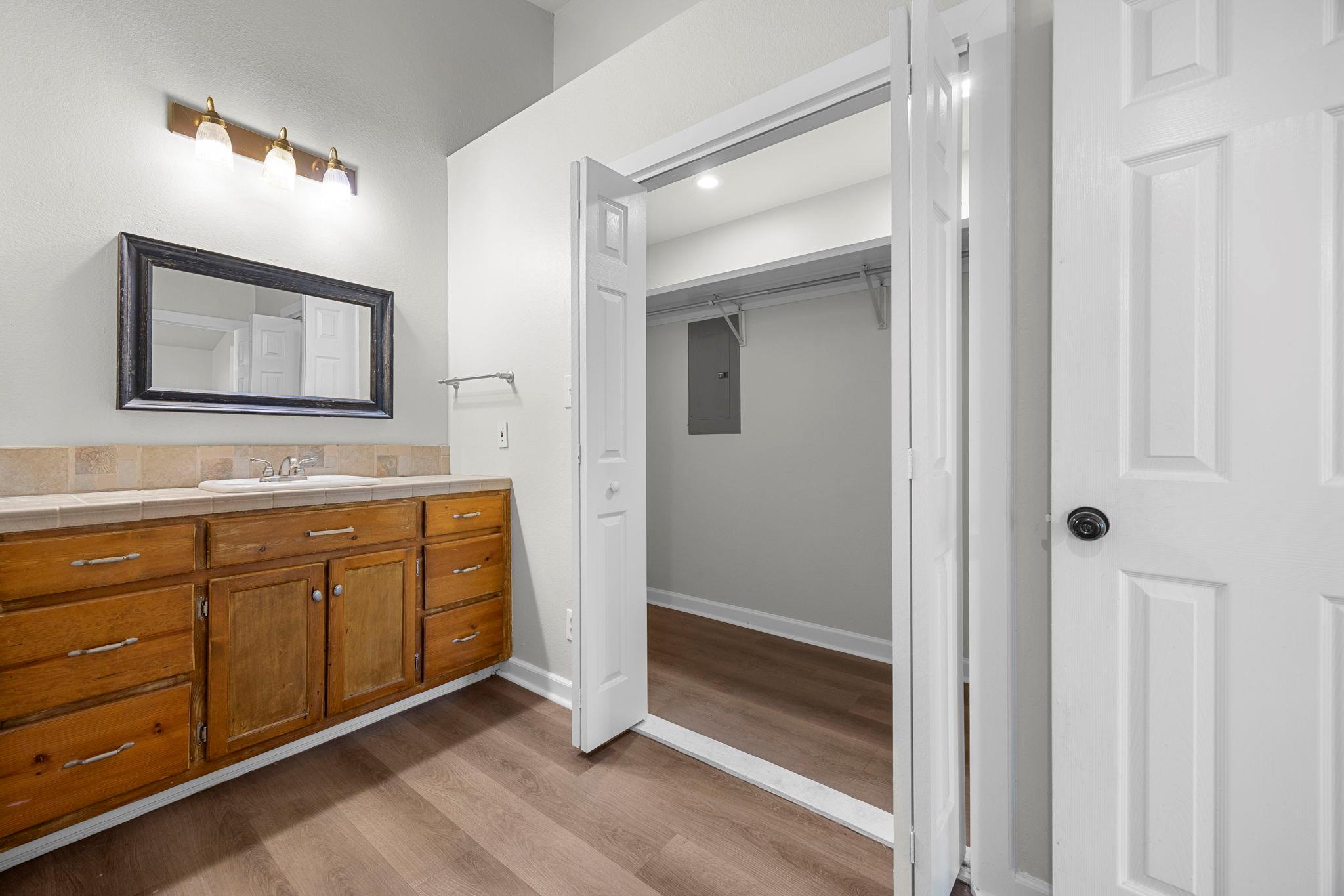 208 S Cougar Ave, Cedar Park, TX 78613