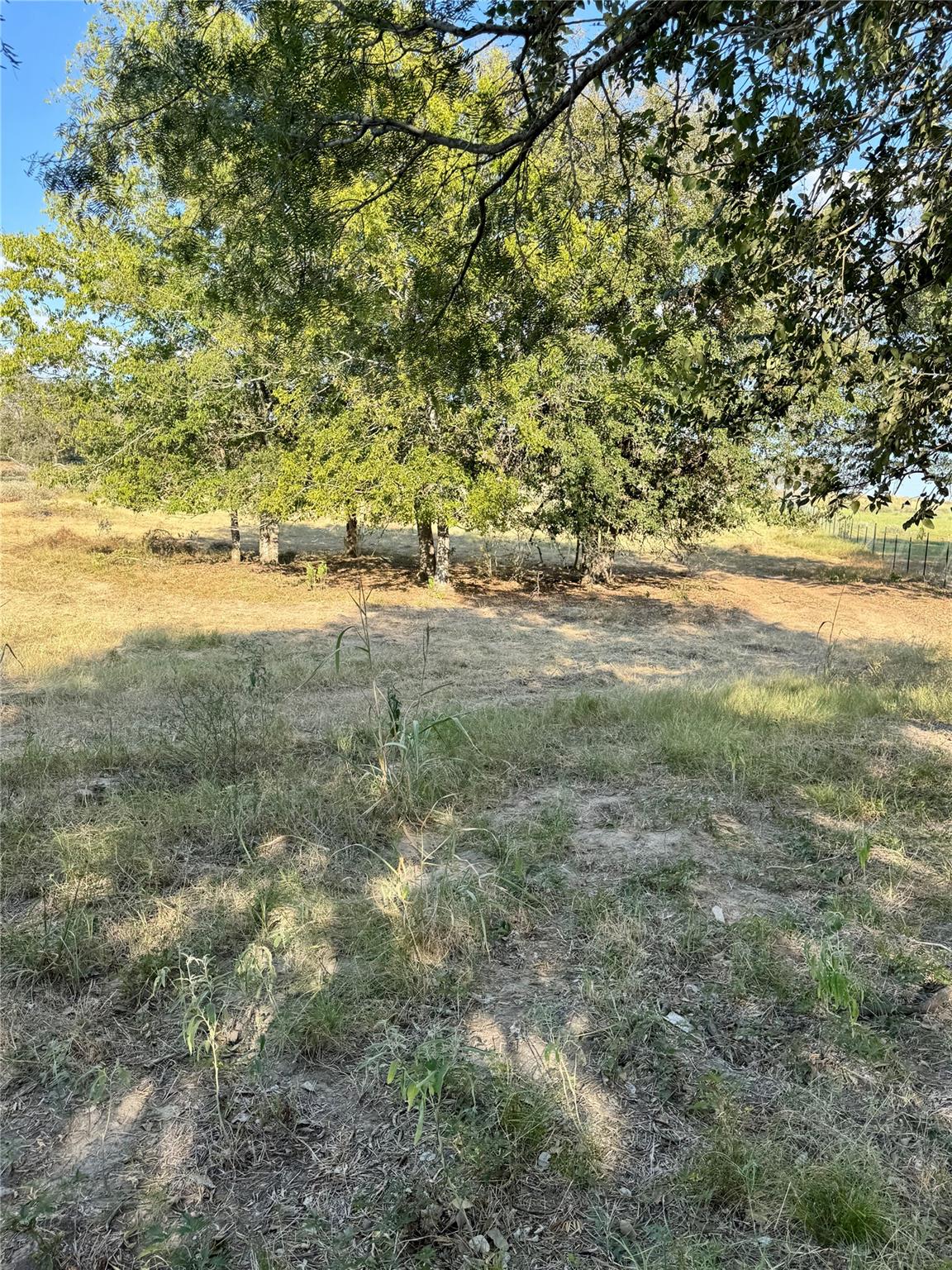 127 Hall Rd, Luling, TX 78648