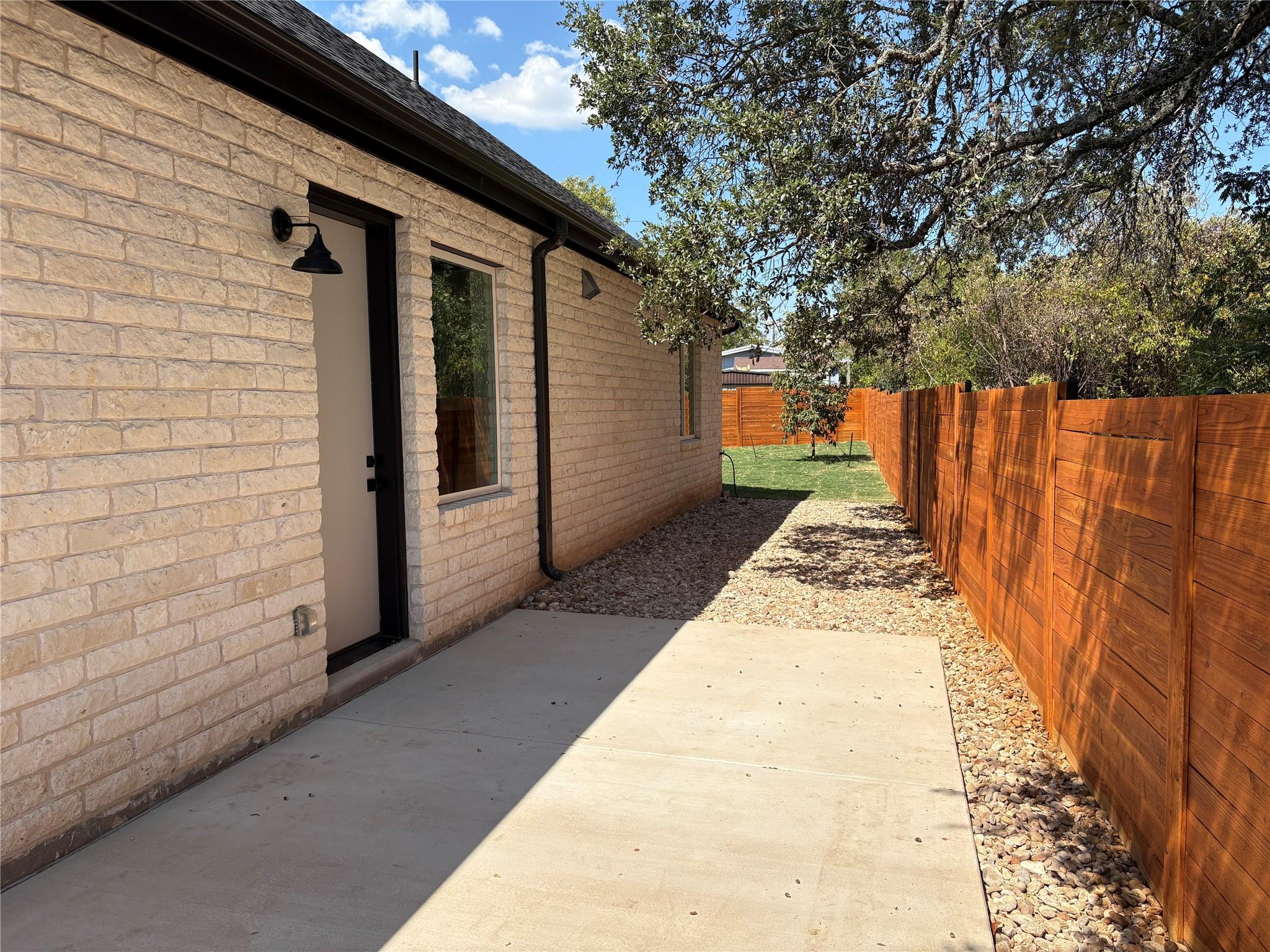 304 W Allen St, Kyle, TX 78640