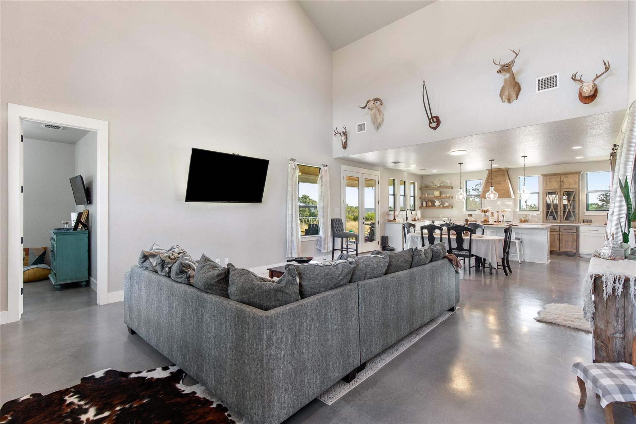 164 Lake on Flat Creek Dr, Johnson City, TX 78636