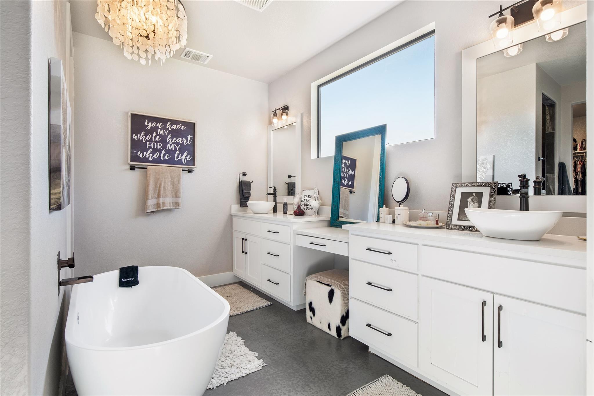 164 Lake on Flat Creek Dr, Johnson City, TX 78636