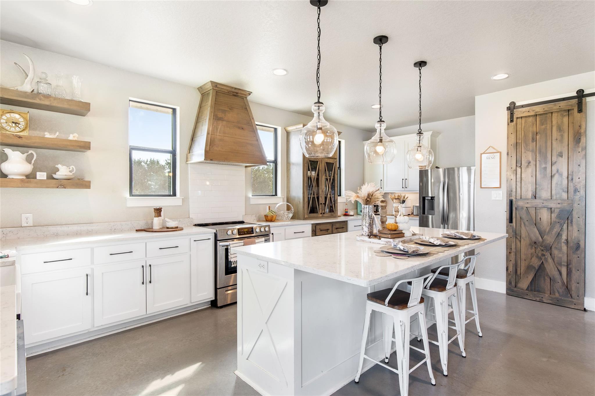 164 Lake on Flat Creek Dr, Johnson City, TX 78636