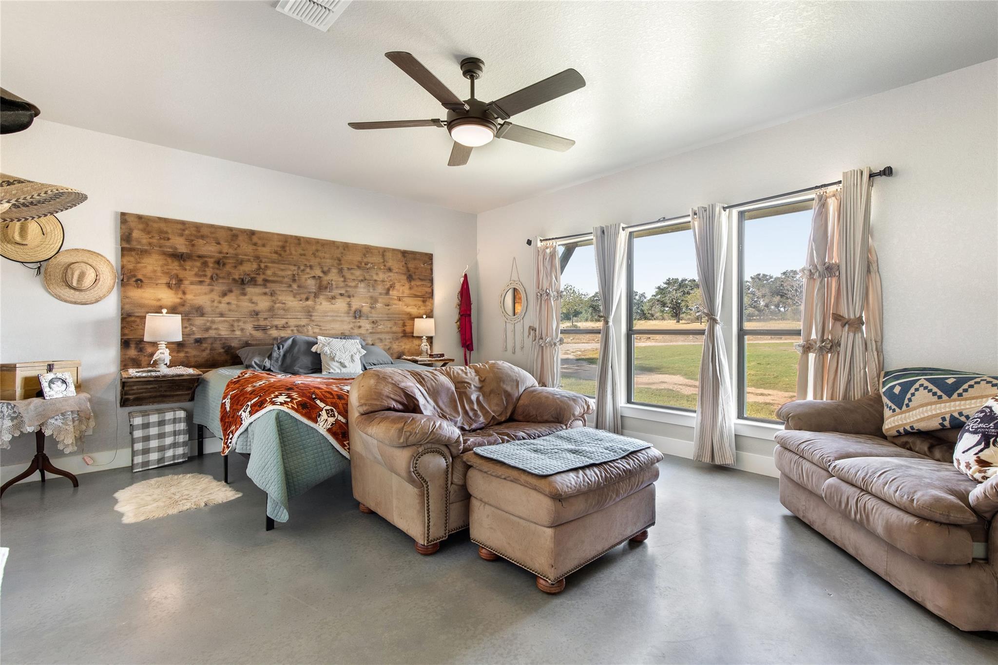 164 Lake on Flat Creek Dr, Johnson City, TX 78636