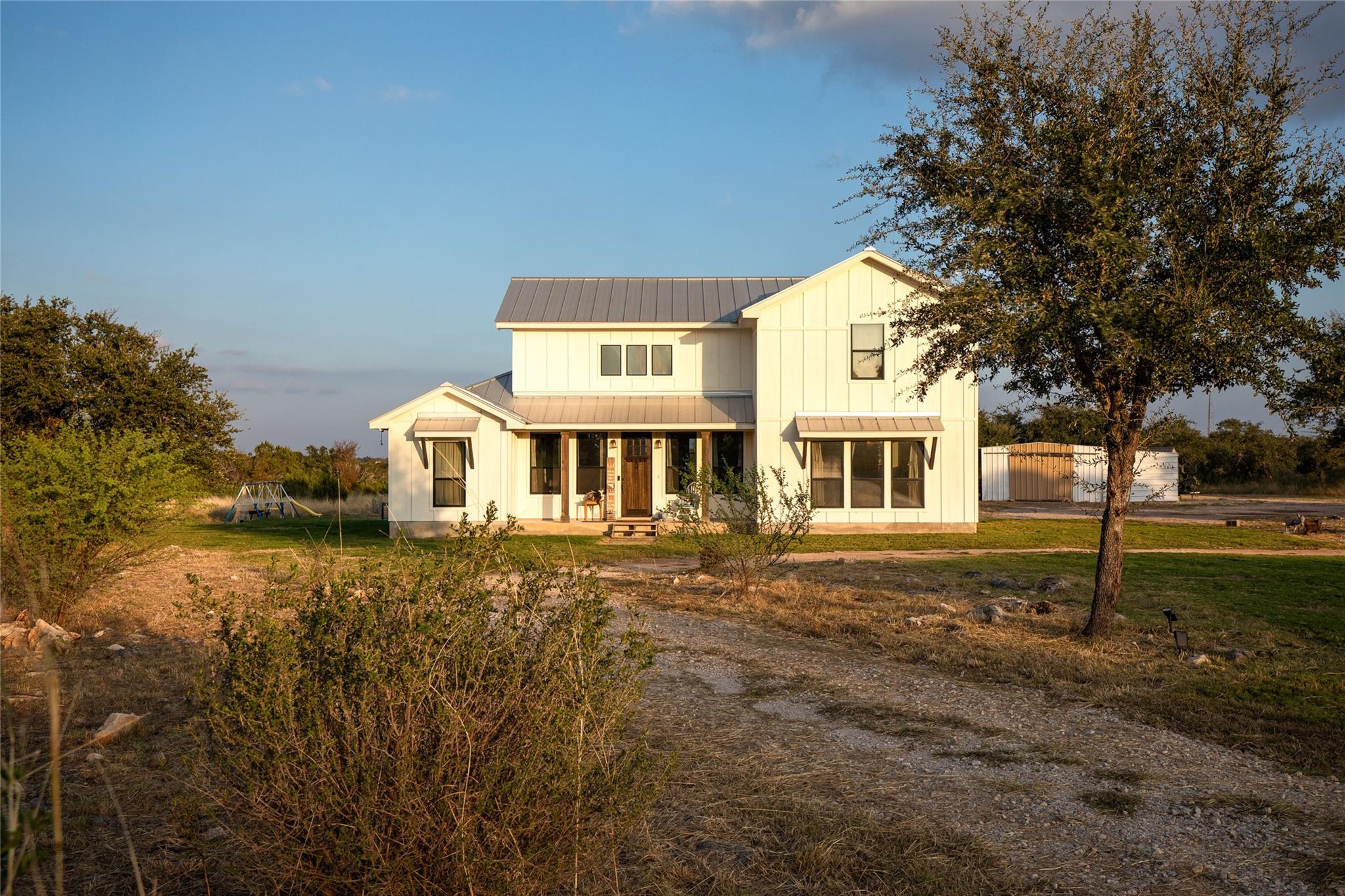 164 Lake on Flat Creek Dr, Johnson City, TX 78636