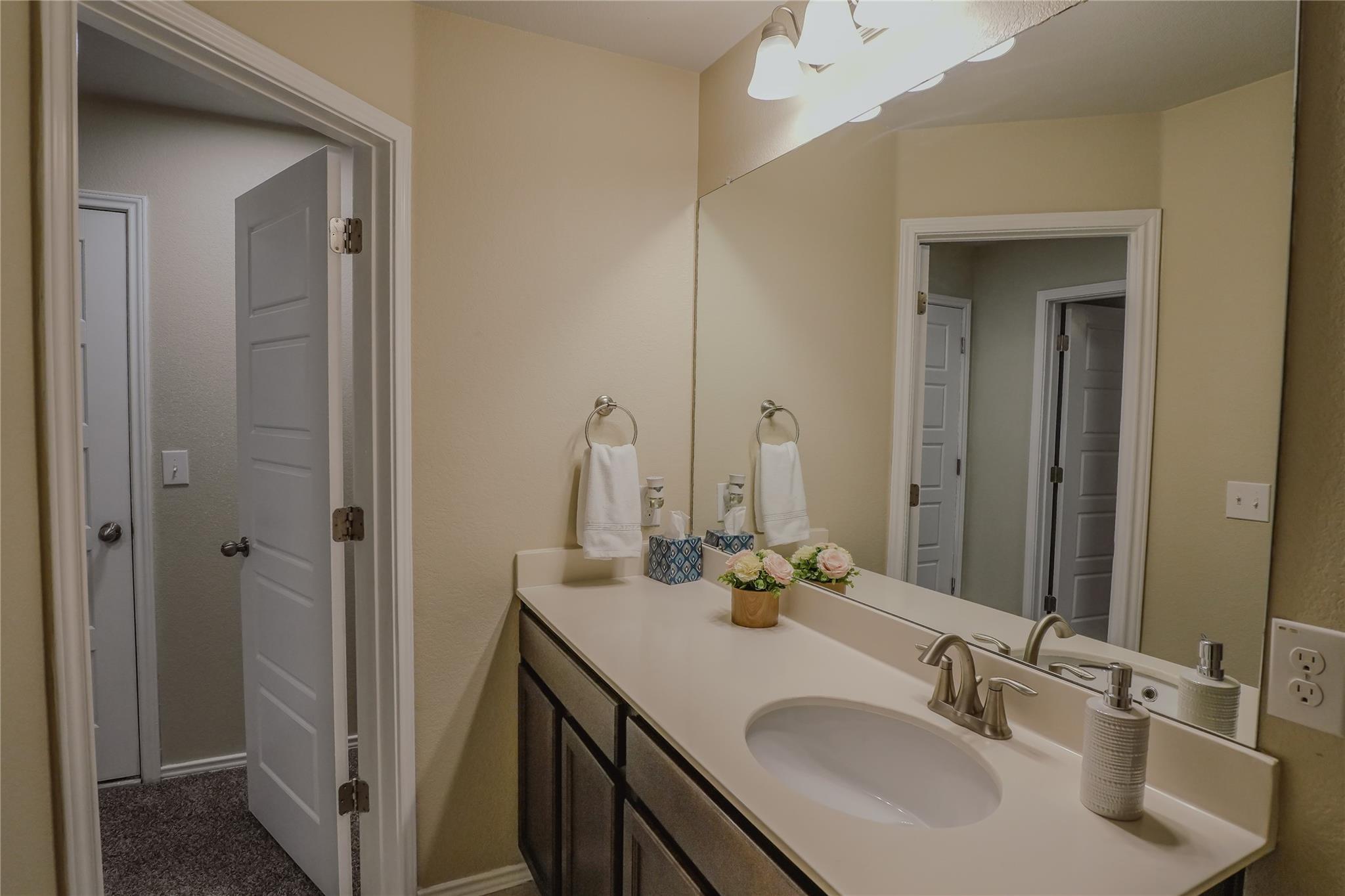 6007 Heron Dr, Buda, TX 78610