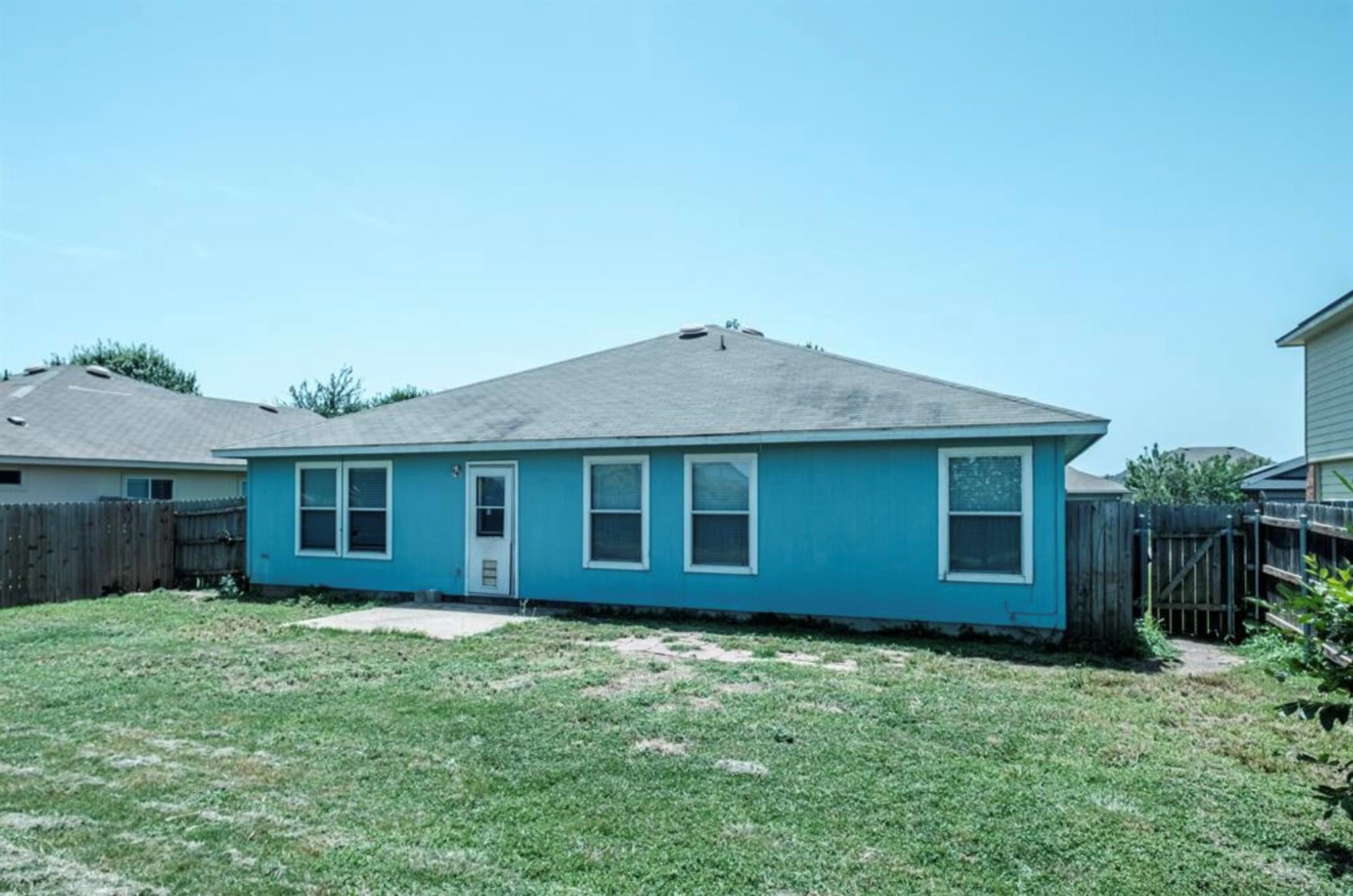 116 Holland St NE, Hutto, TX 78634