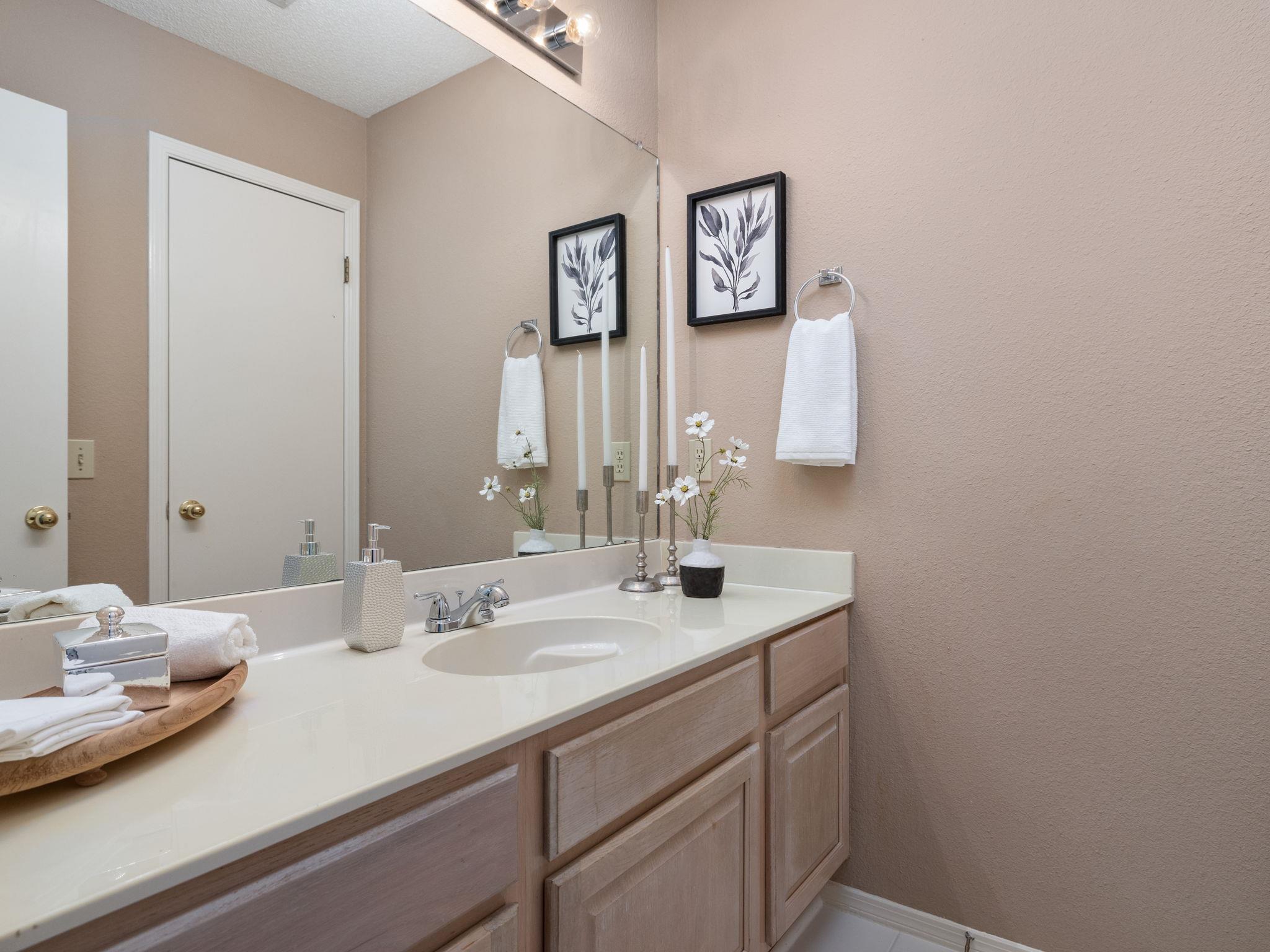 1008 Rocky Creek Dr, Pflugerville, TX 78660