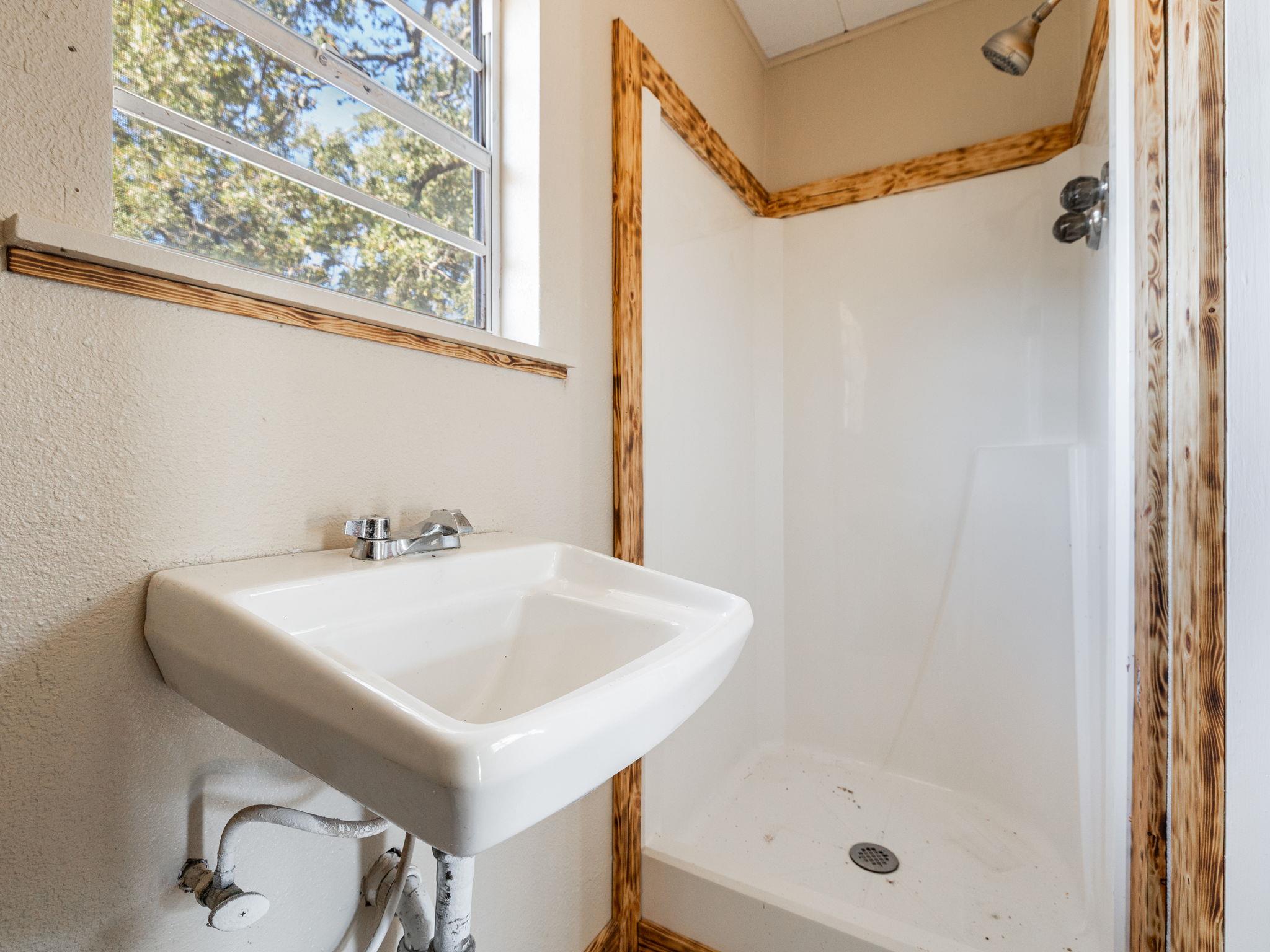 1949 County Road 347 Loop, Gause, TX 77857