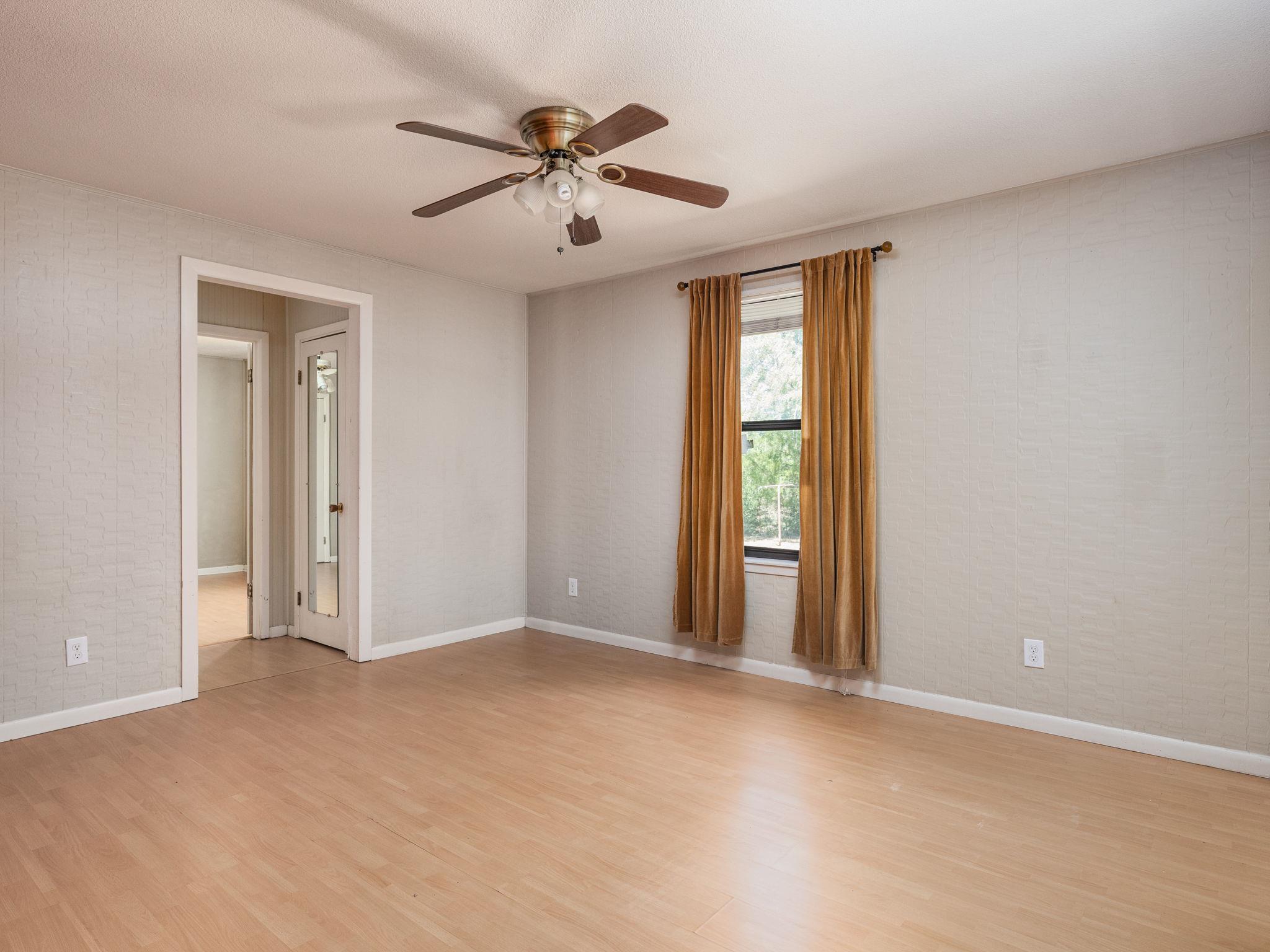 1949 County Road 347 Loop, Gause, TX 77857