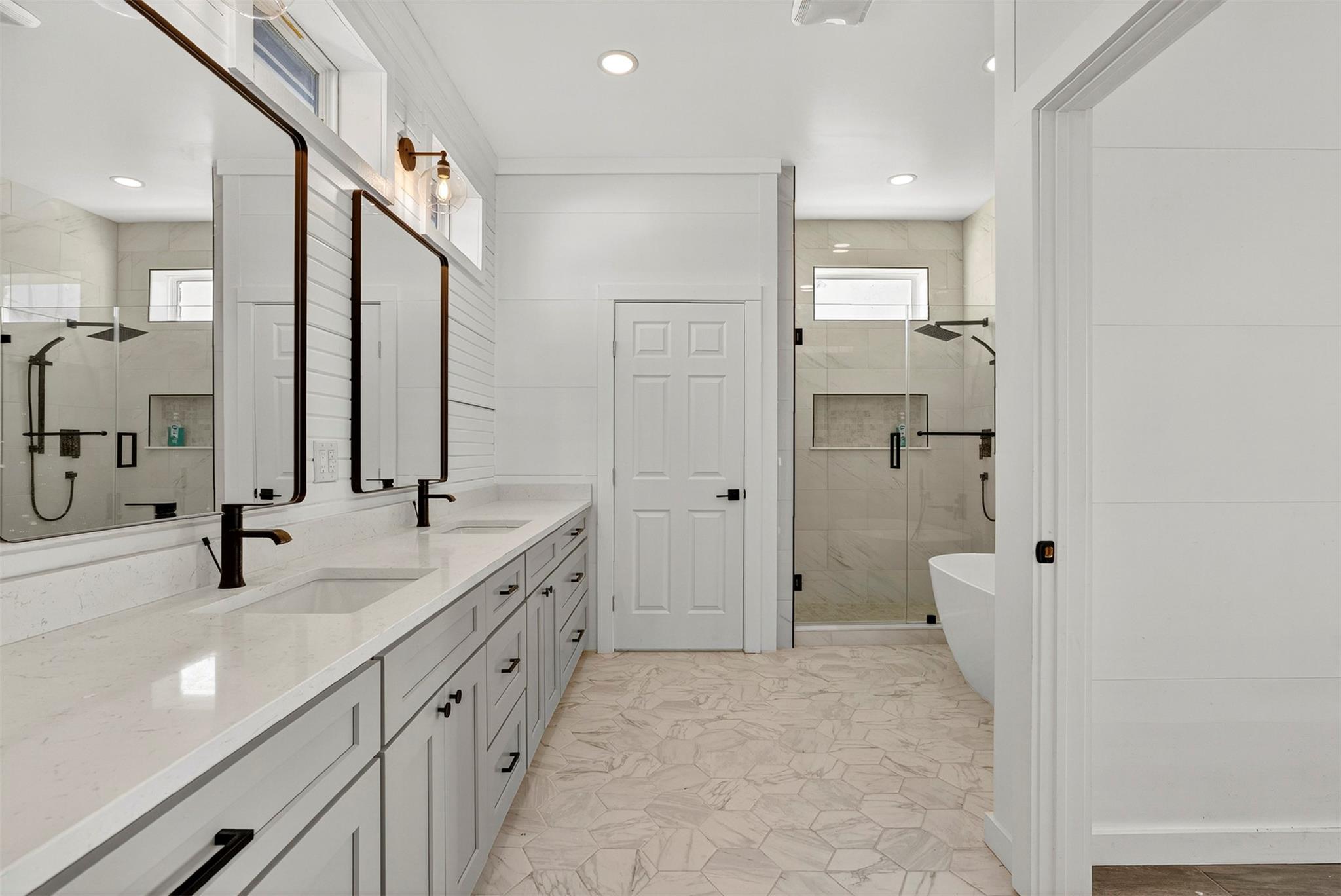 111 Starlight Path, Red Rock, TX 78662