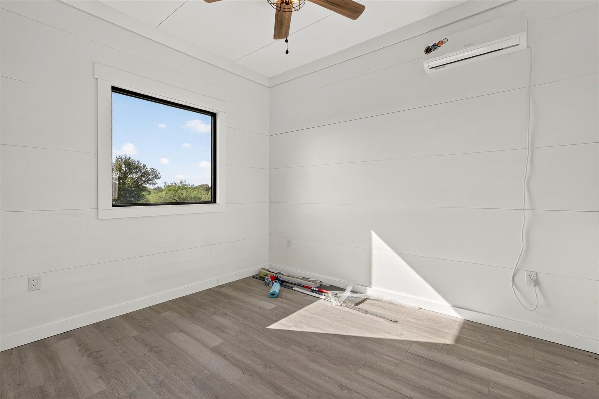 111 Starlight Path, Red Rock, TX 78662