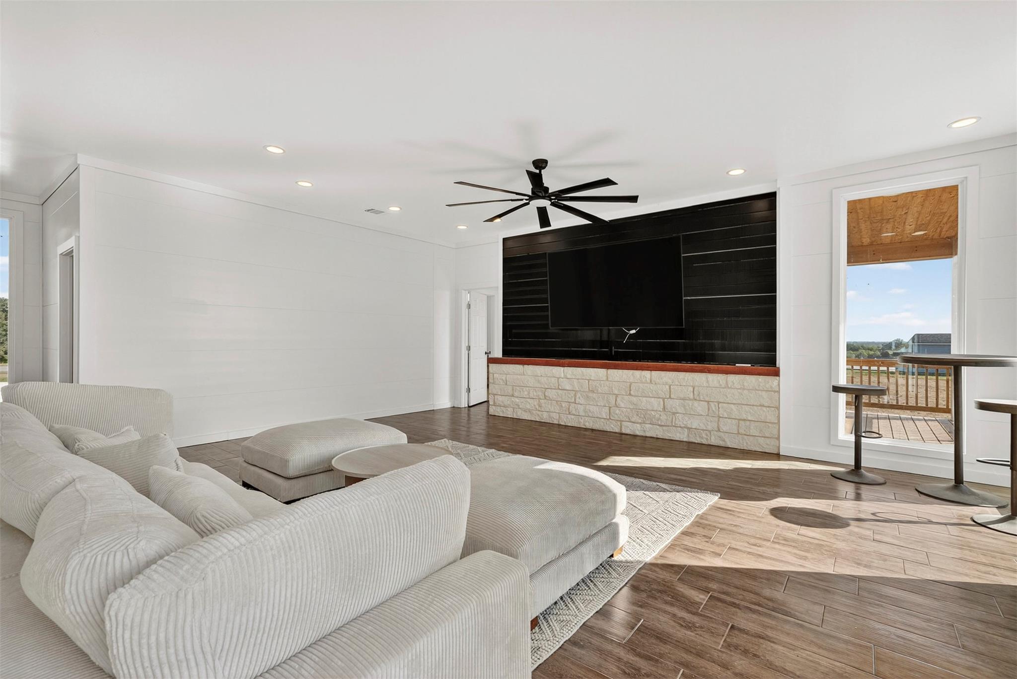 111 Starlight Path, Red Rock, TX 78662