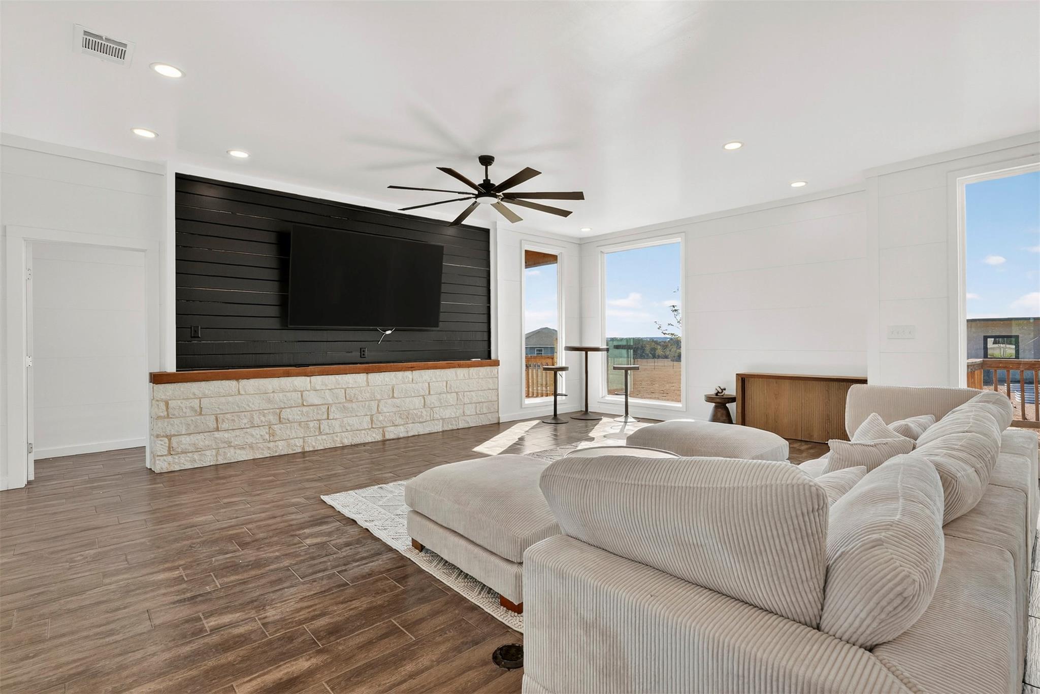 111 Starlight Path, Red Rock, TX 78662