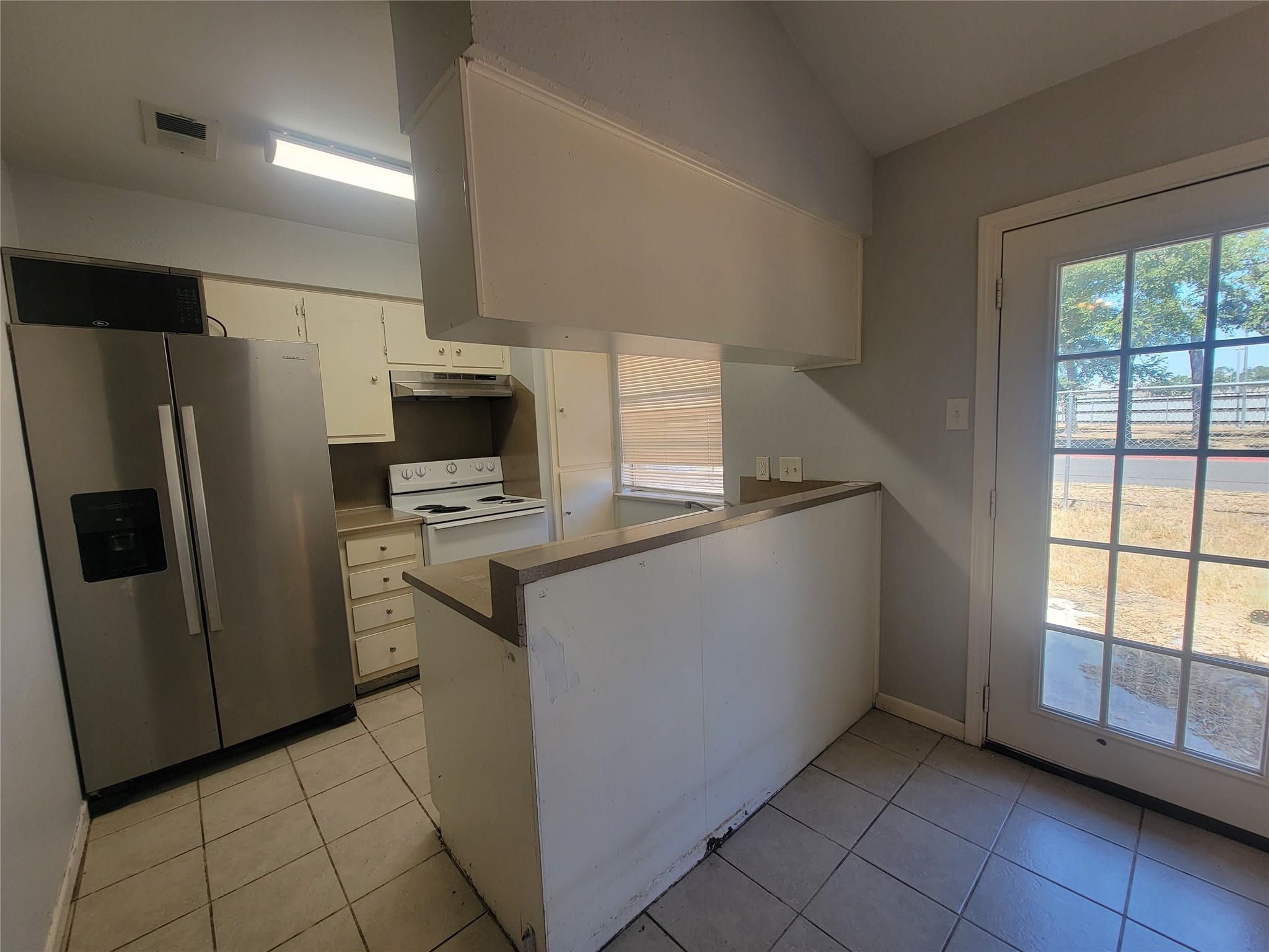 1304 GLENDA Dr # B, Round Rock, TX 78681