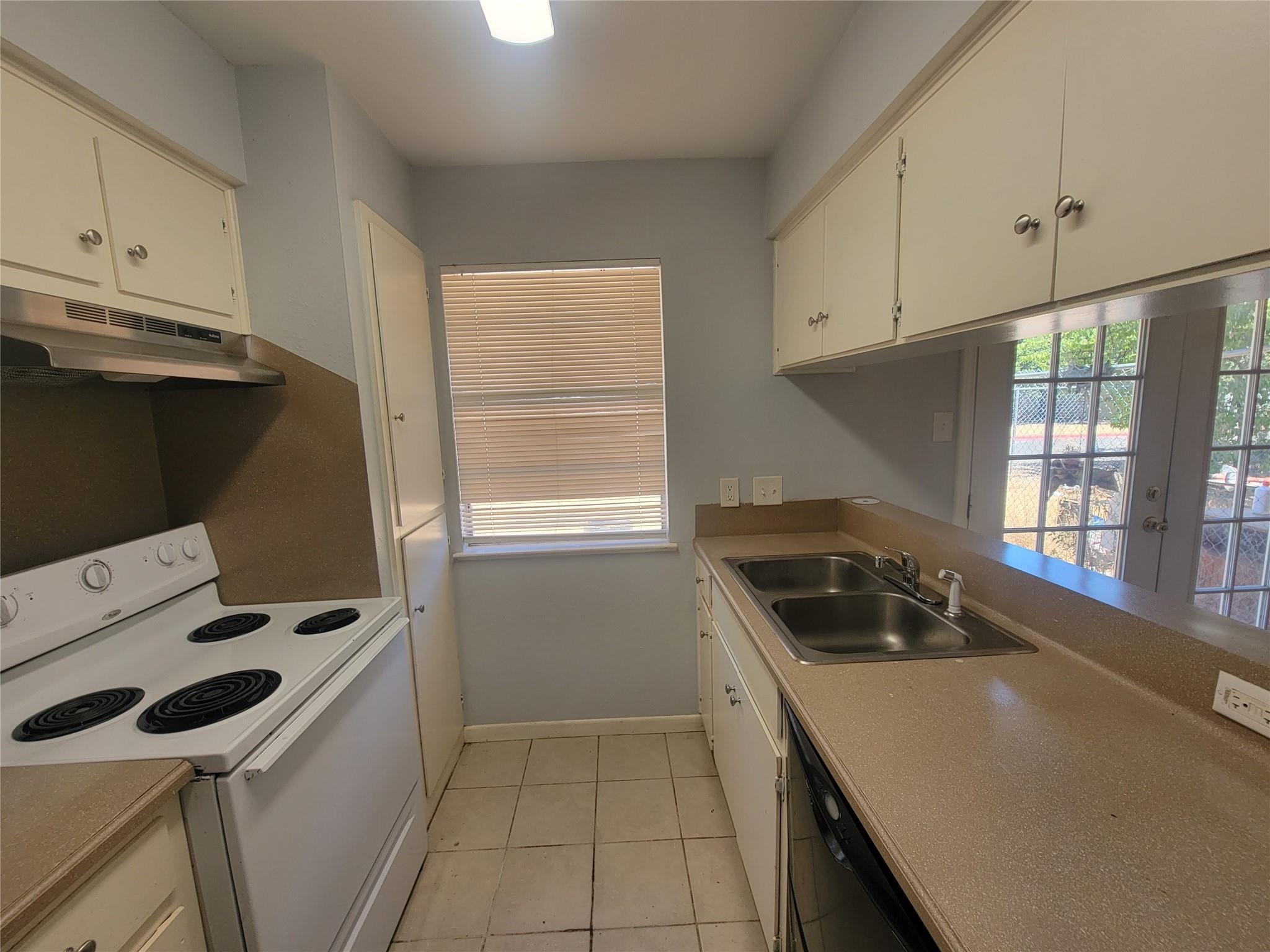 1304 GLENDA Dr # B, Round Rock, TX 78681