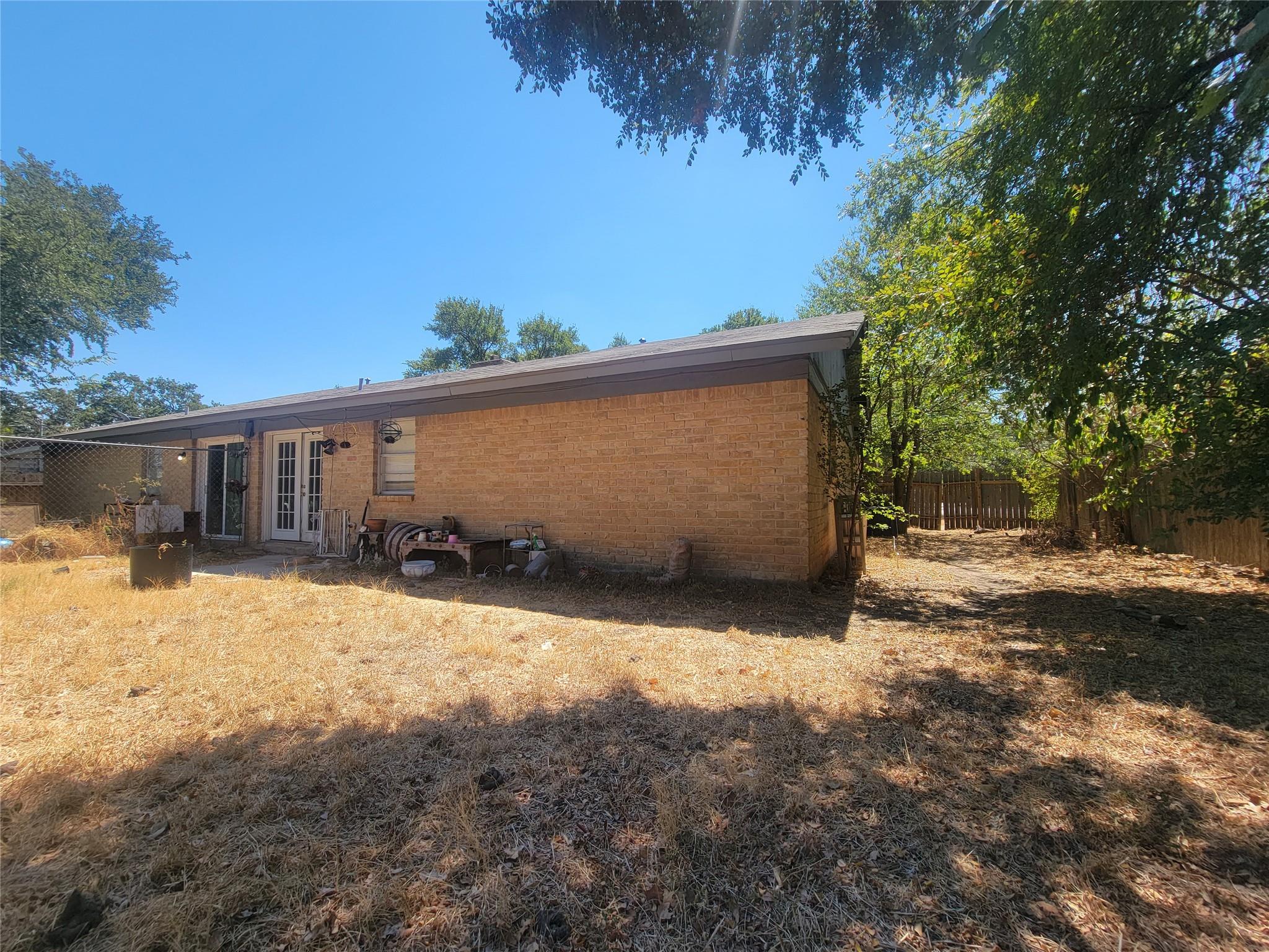 1304 GLENDA Dr # B, Round Rock, TX 78681