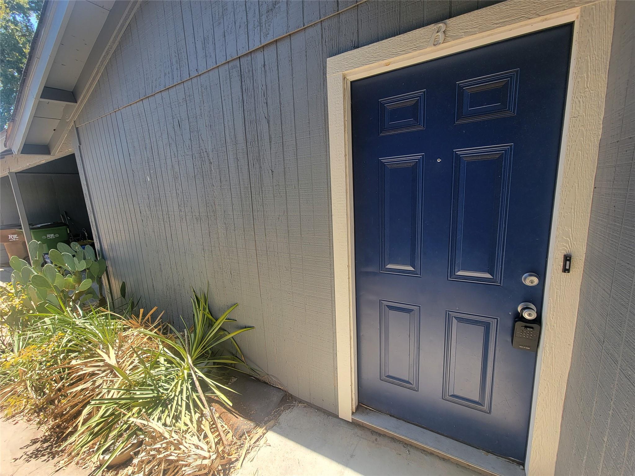 1304 GLENDA Dr # B, Round Rock, TX 78681