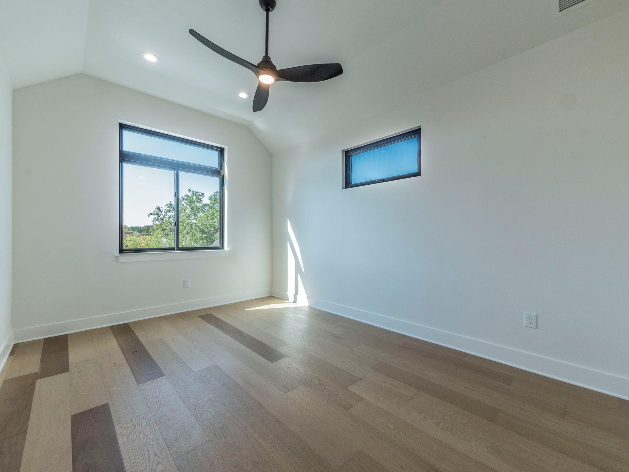 300 Deer Dr, Sunrise Beach Village, TX 78643