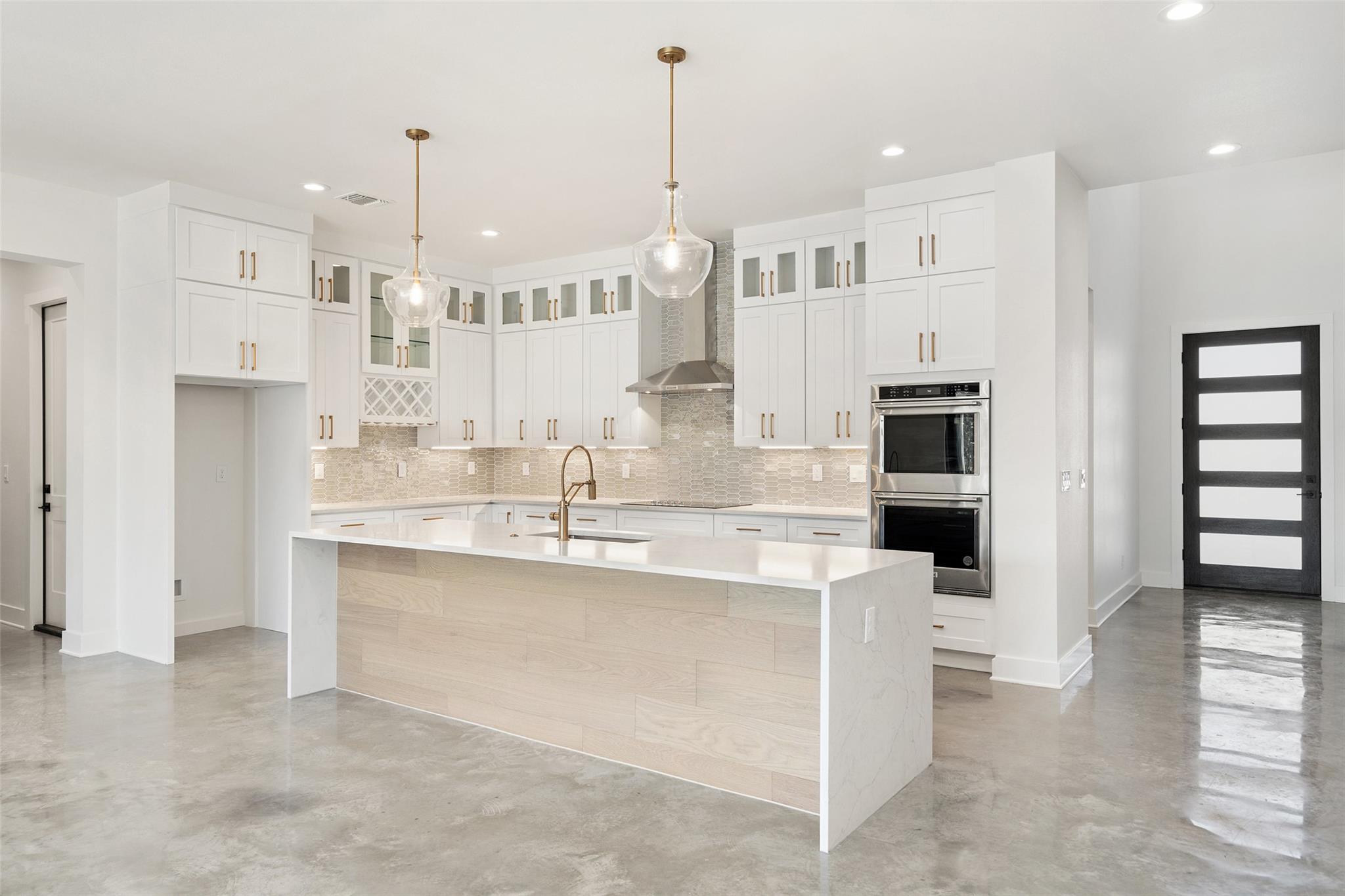 300 Deer Dr, Sunrise Beach Village, TX 78643