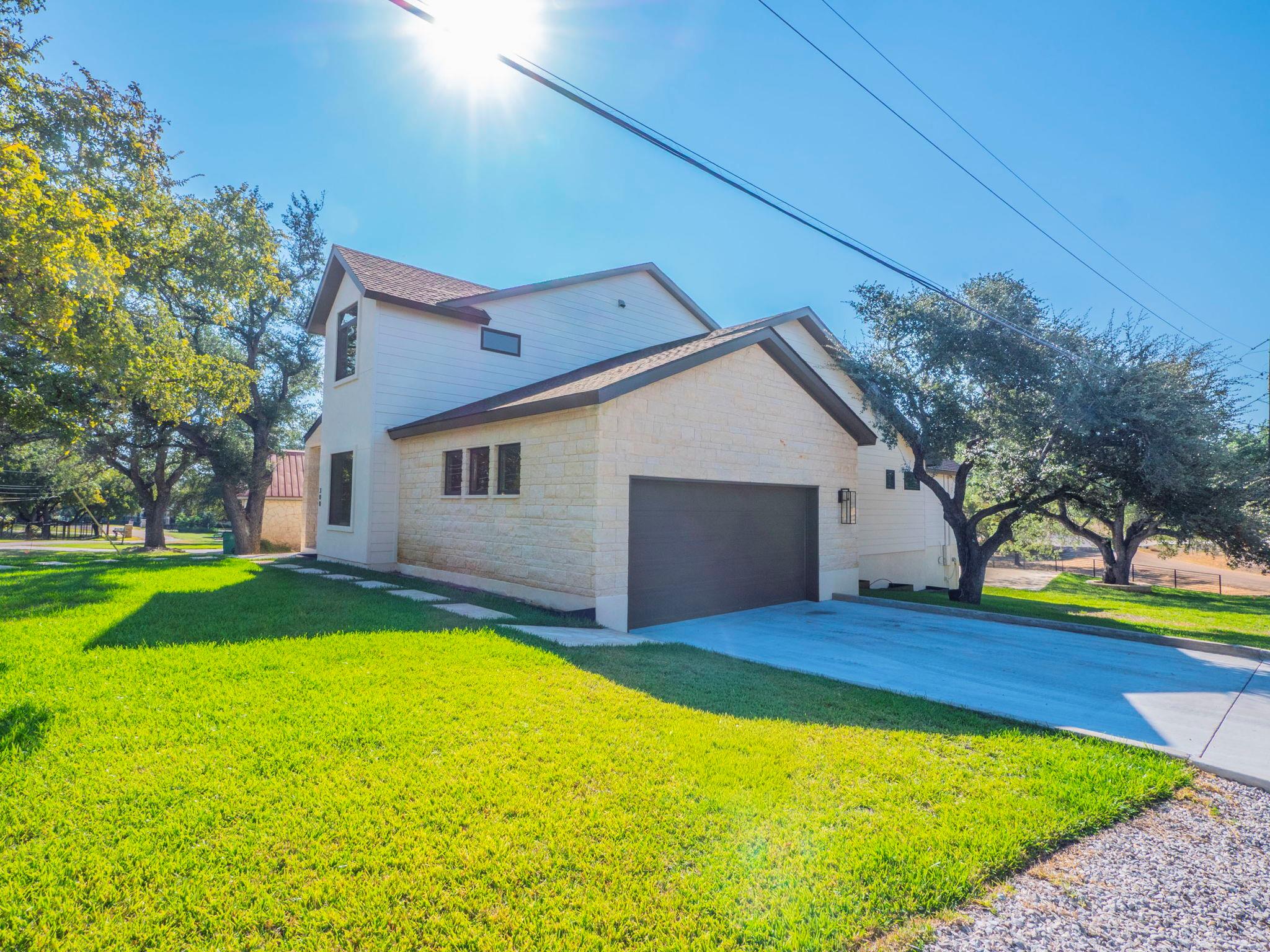 300 Deer Dr, Sunrise Beach Village, TX 78643