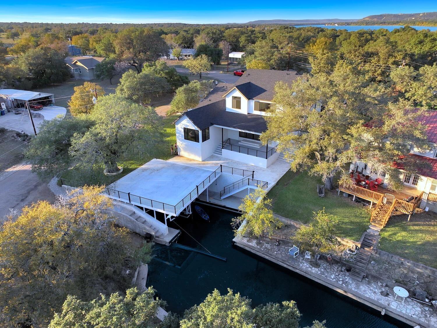 300 Deer Dr, Sunrise Beach Village, TX 78643