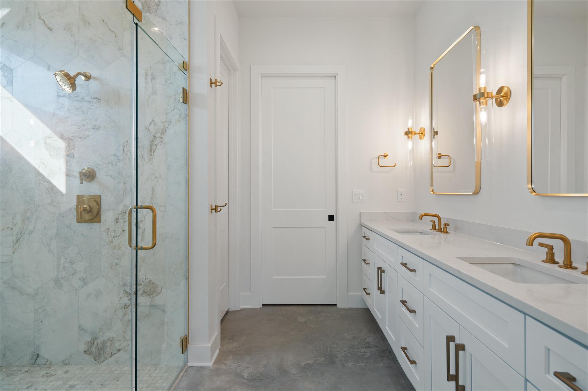 300 Deer Dr, Sunrise Beach Village, TX 78643