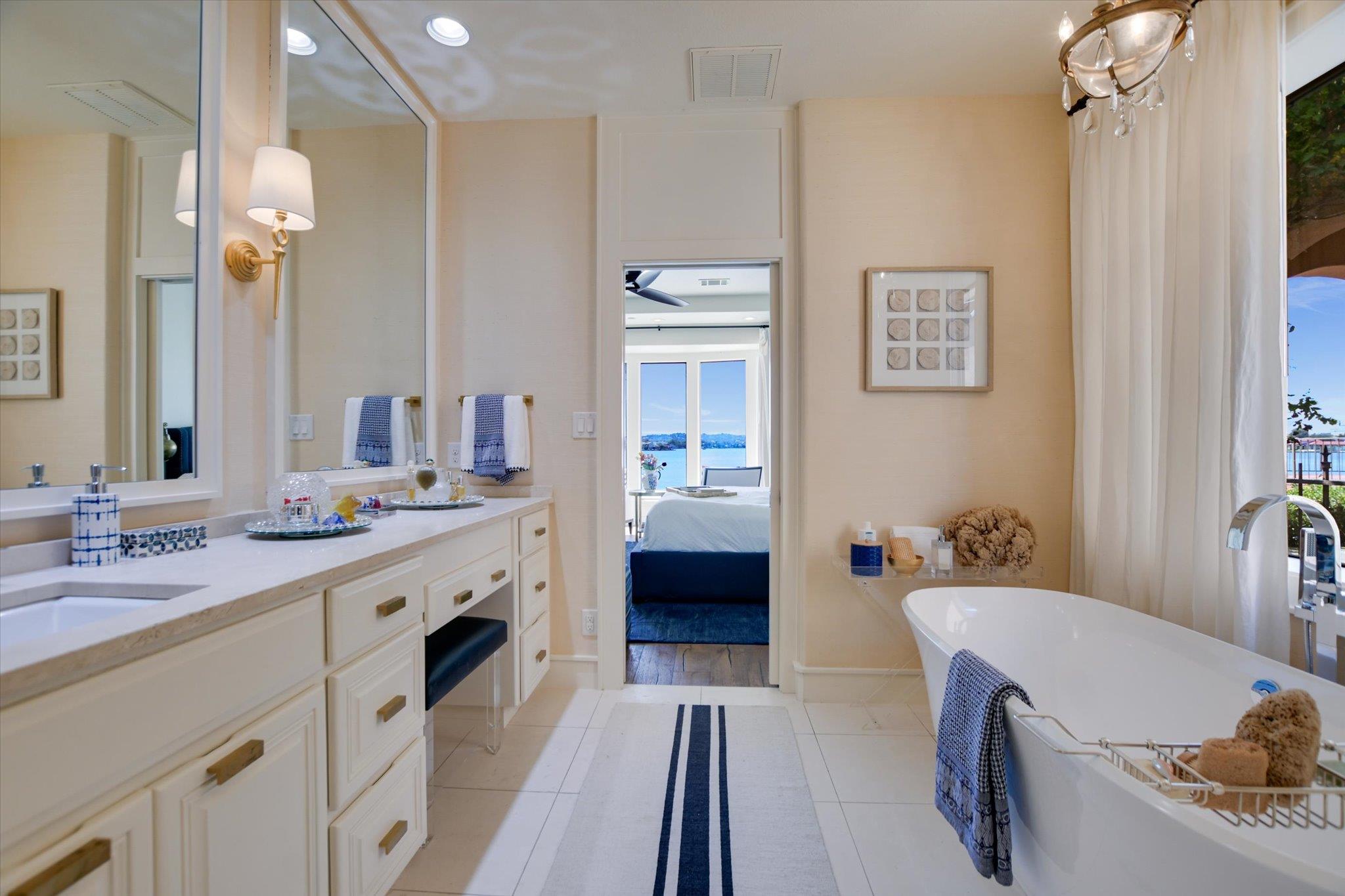 509 Lighthouse Dr, Horseshoe Bay, TX 78657