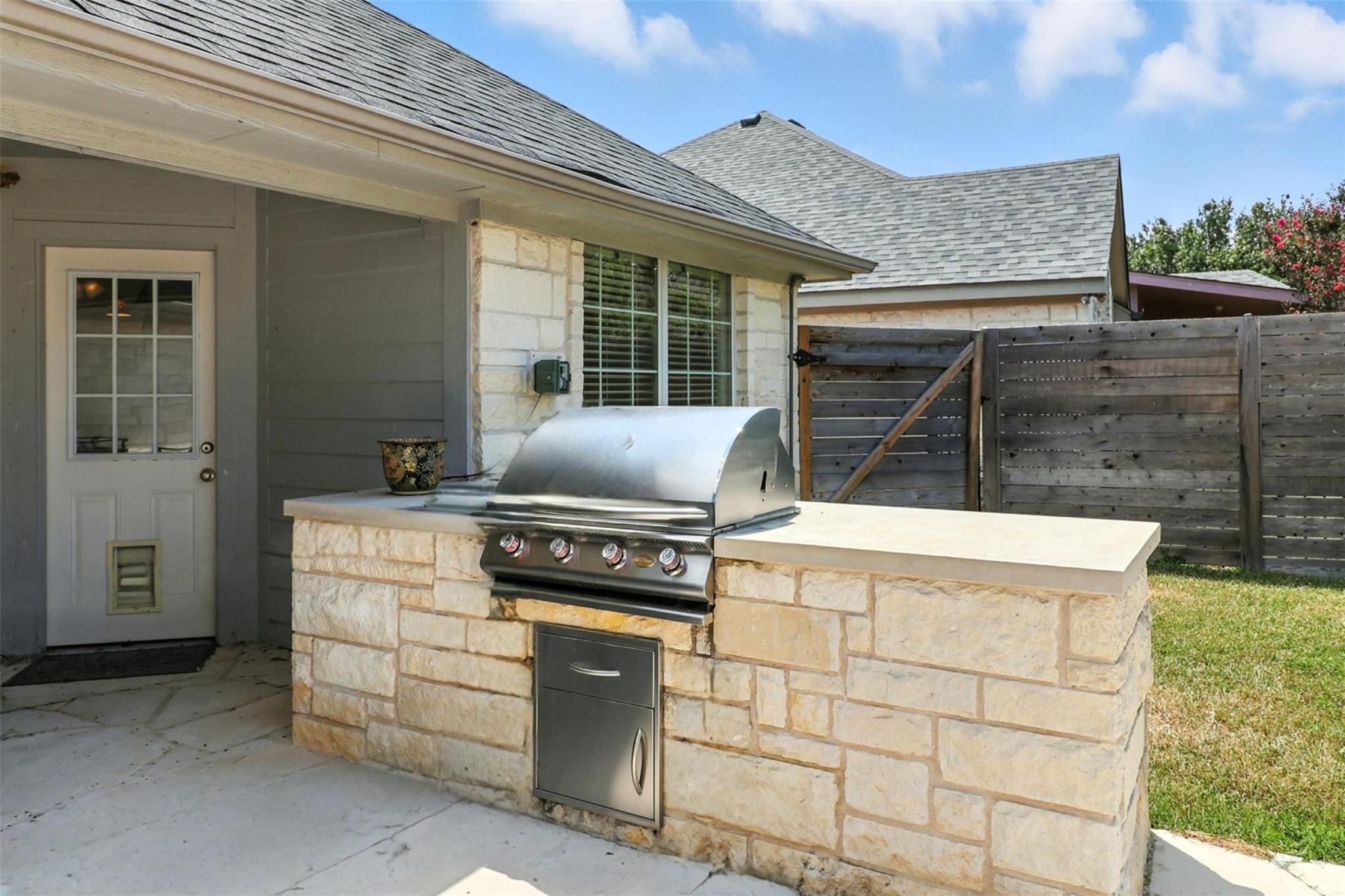 304 Fox Crossing, Burnet, TX 78611