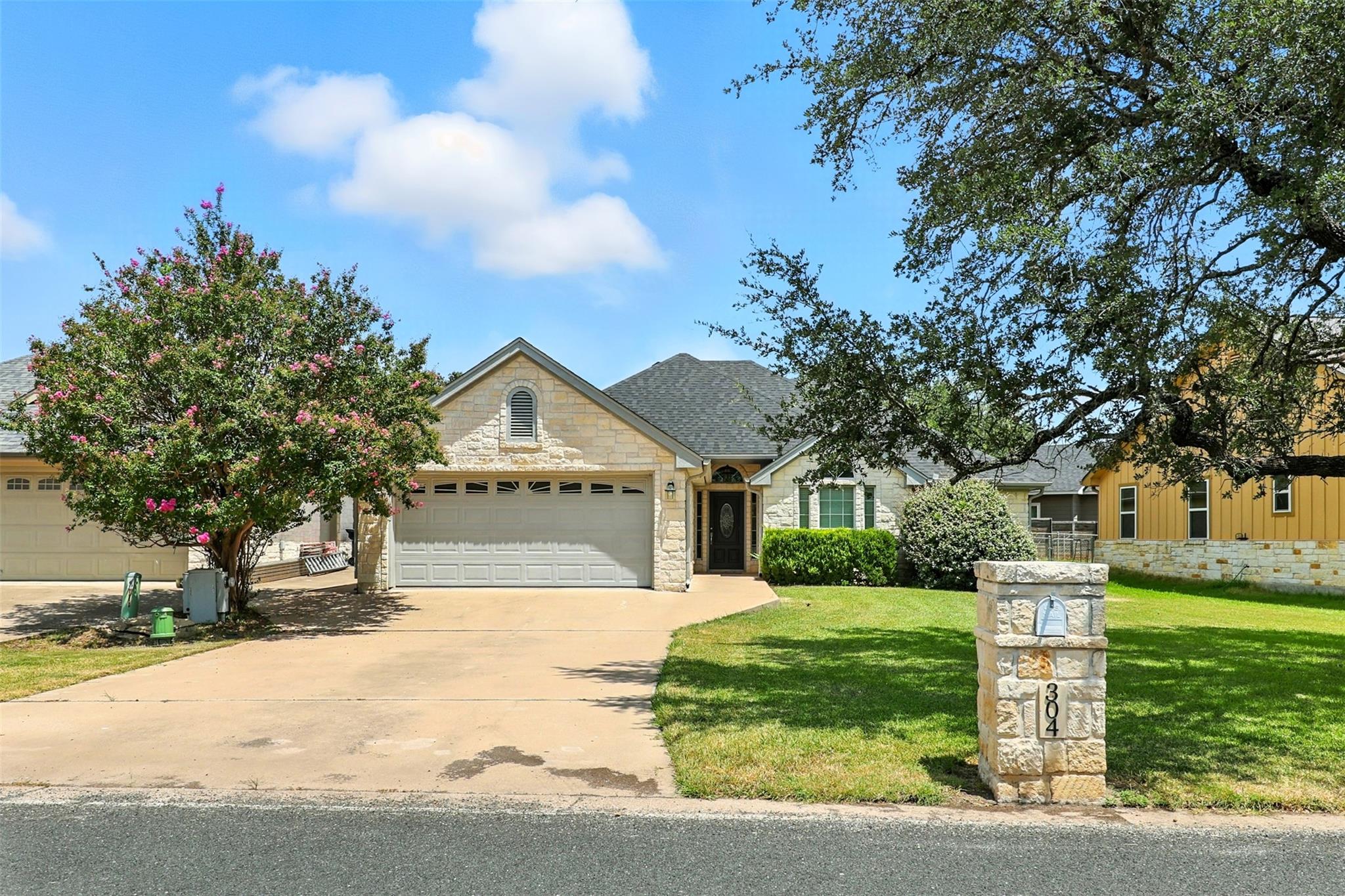 304 Fox Crossing, Burnet, TX 78611