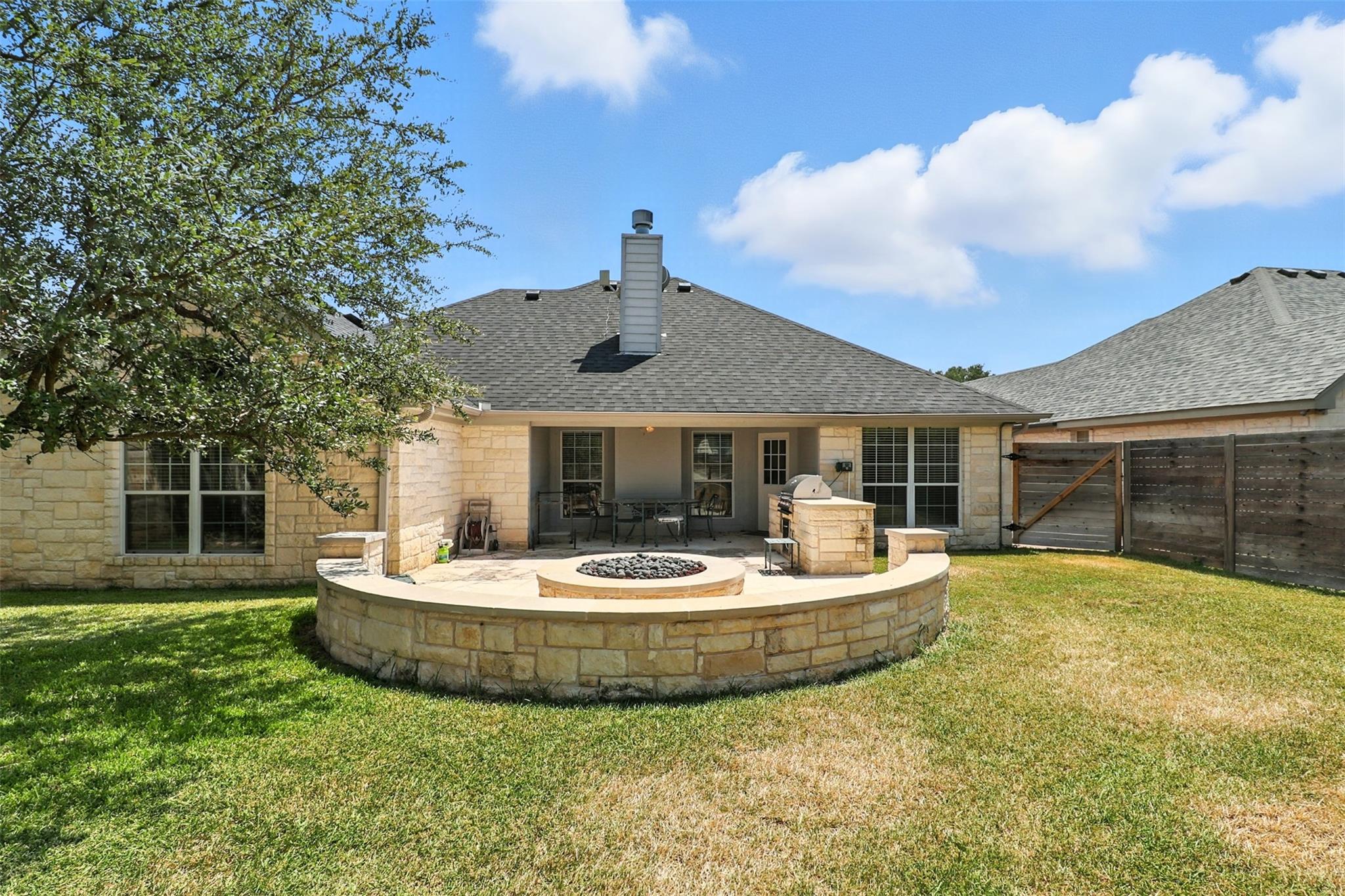 304 Fox Crossing, Burnet, TX 78611