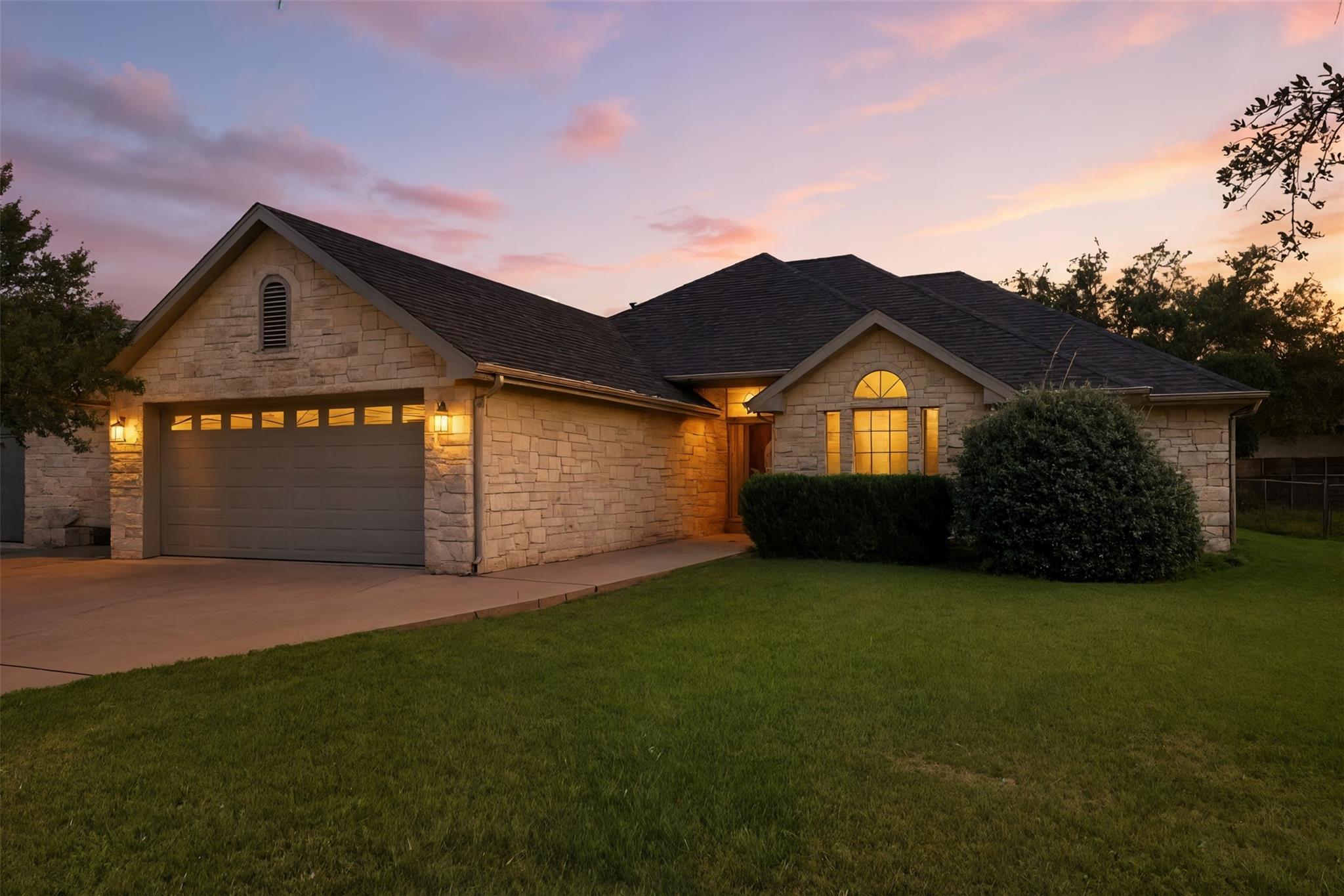 304 Fox Crossing, Burnet, TX 78611