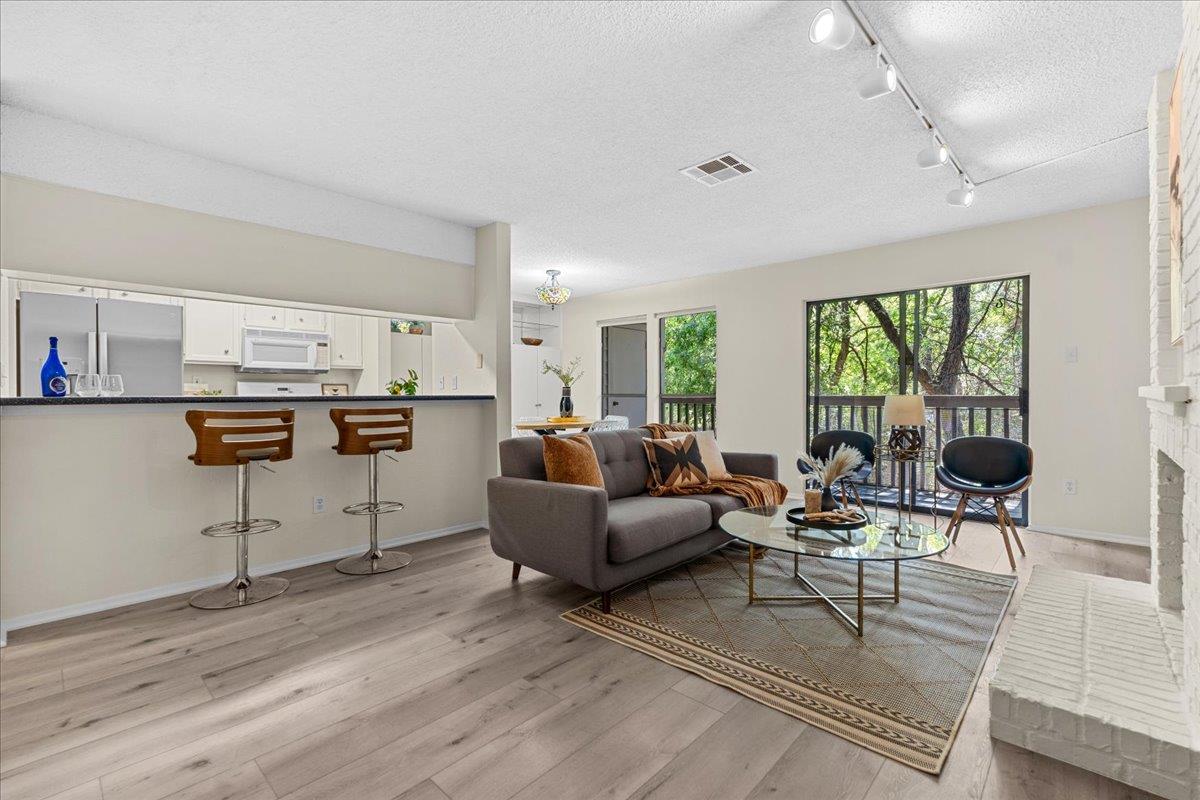 3839 Dry Creek Dr # 111, Austin, TX 78731