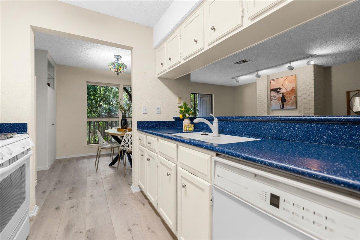 3839 Dry Creek Dr # 111, Austin, TX 78731