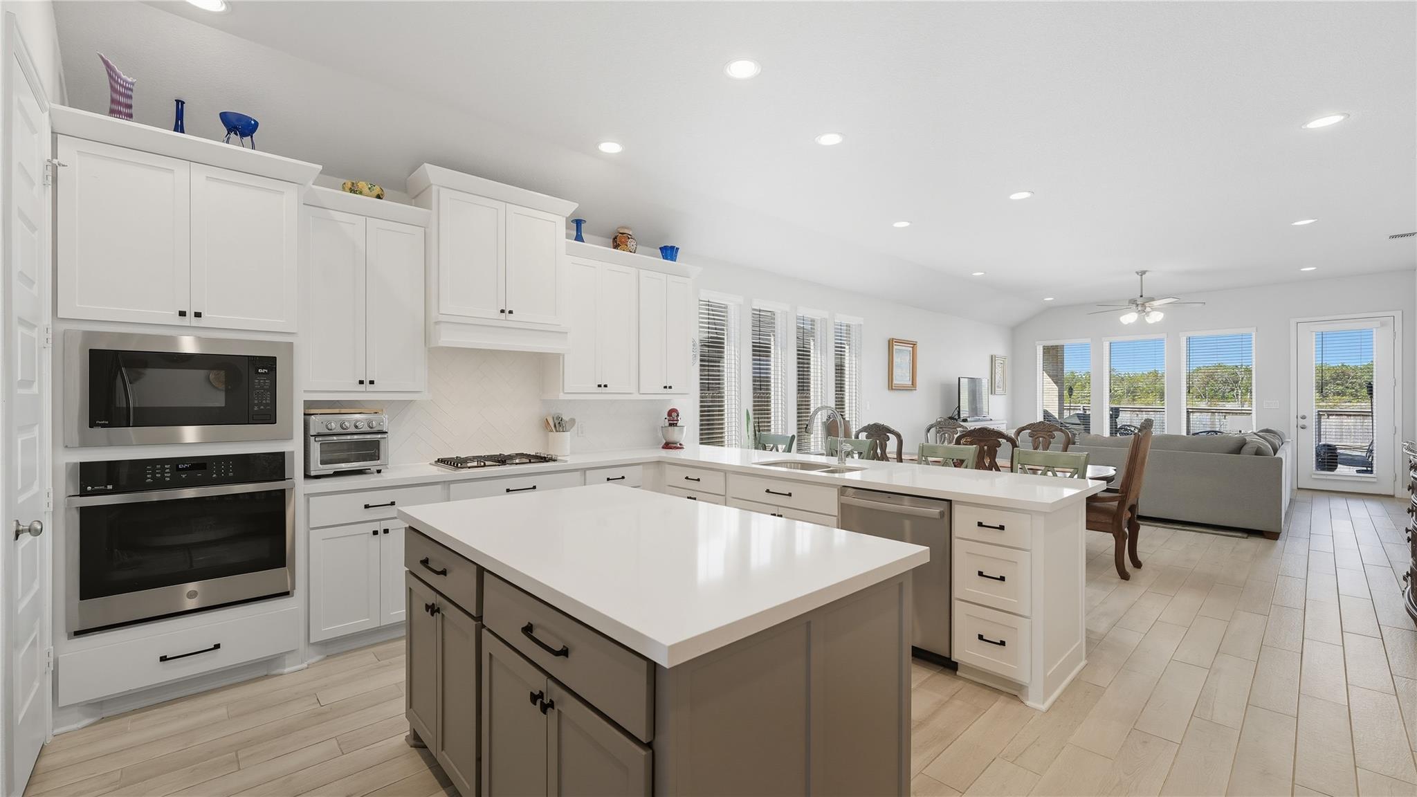 1009 Blue Oak Blvd, San Marcos, TX 78666