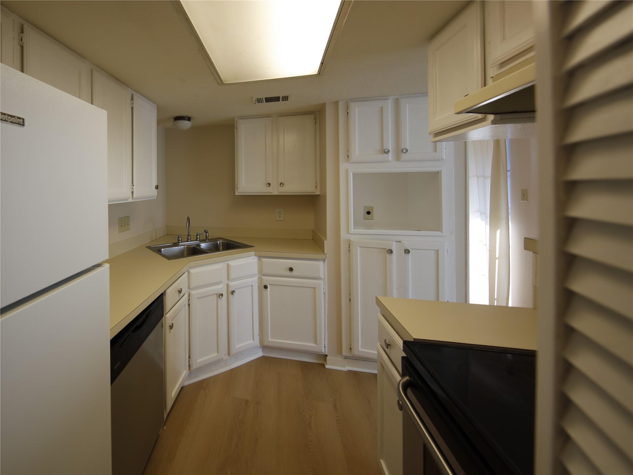 1510 W North Loop Blvd # 412, Austin, TX 78756