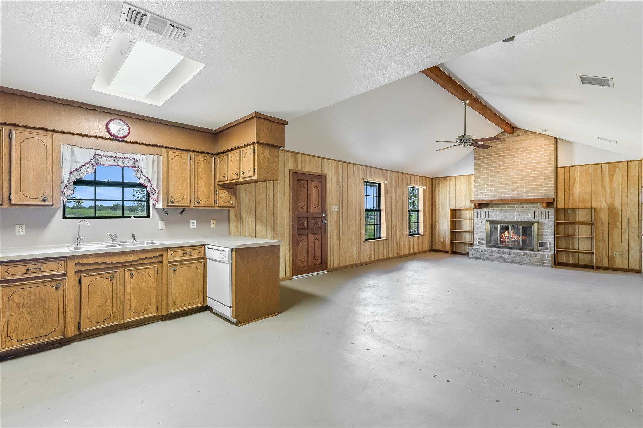 5637 Jeddo Rd, Waelder, TX 78959