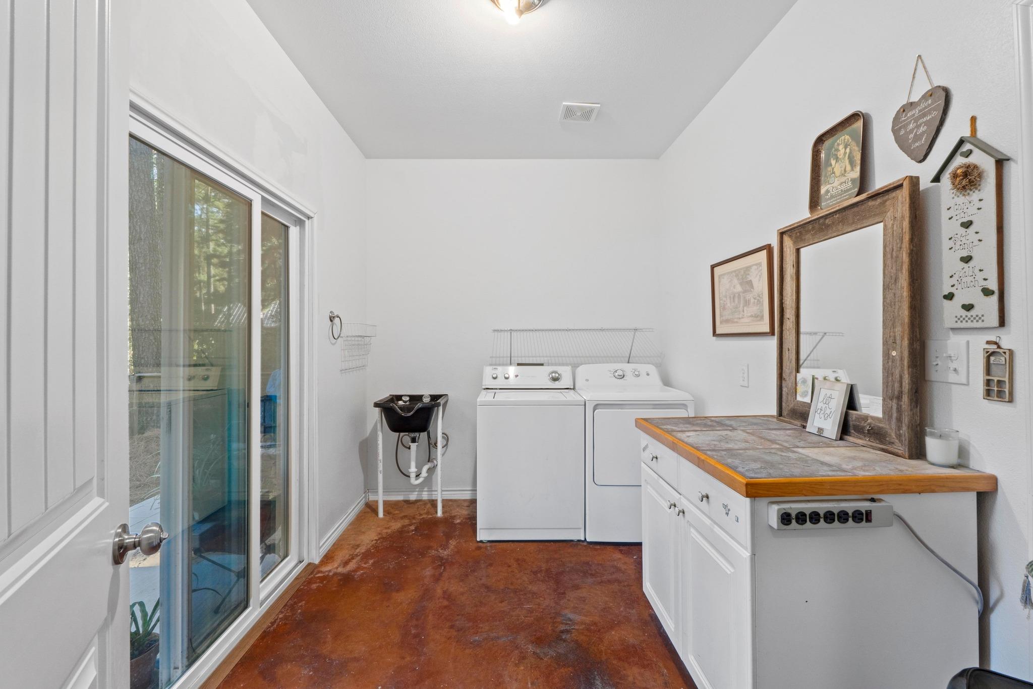 124 Pony Grass Ln, Bastrop, TX 78602