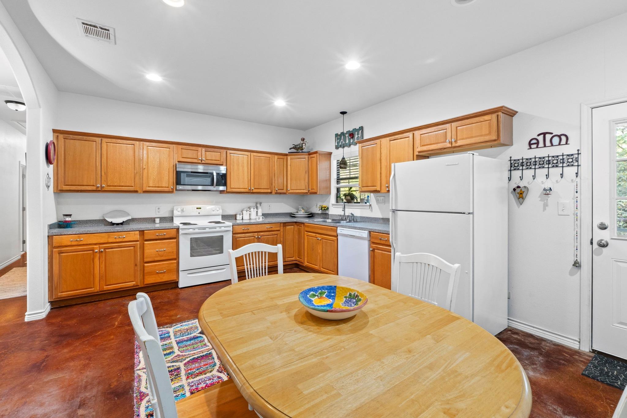 124 Pony Grass Ln, Bastrop, TX 78602