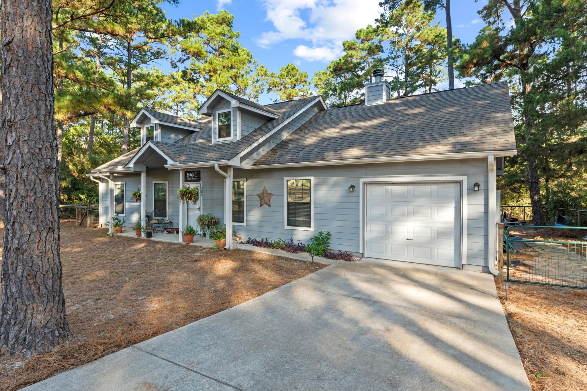 124 Pony Grass Ln, Bastrop, TX 78602