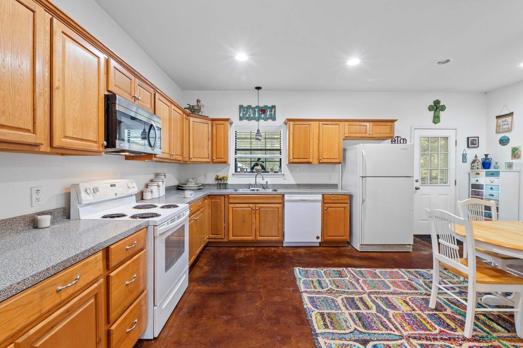 124 Pony Grass Ln, Bastrop, TX 78602