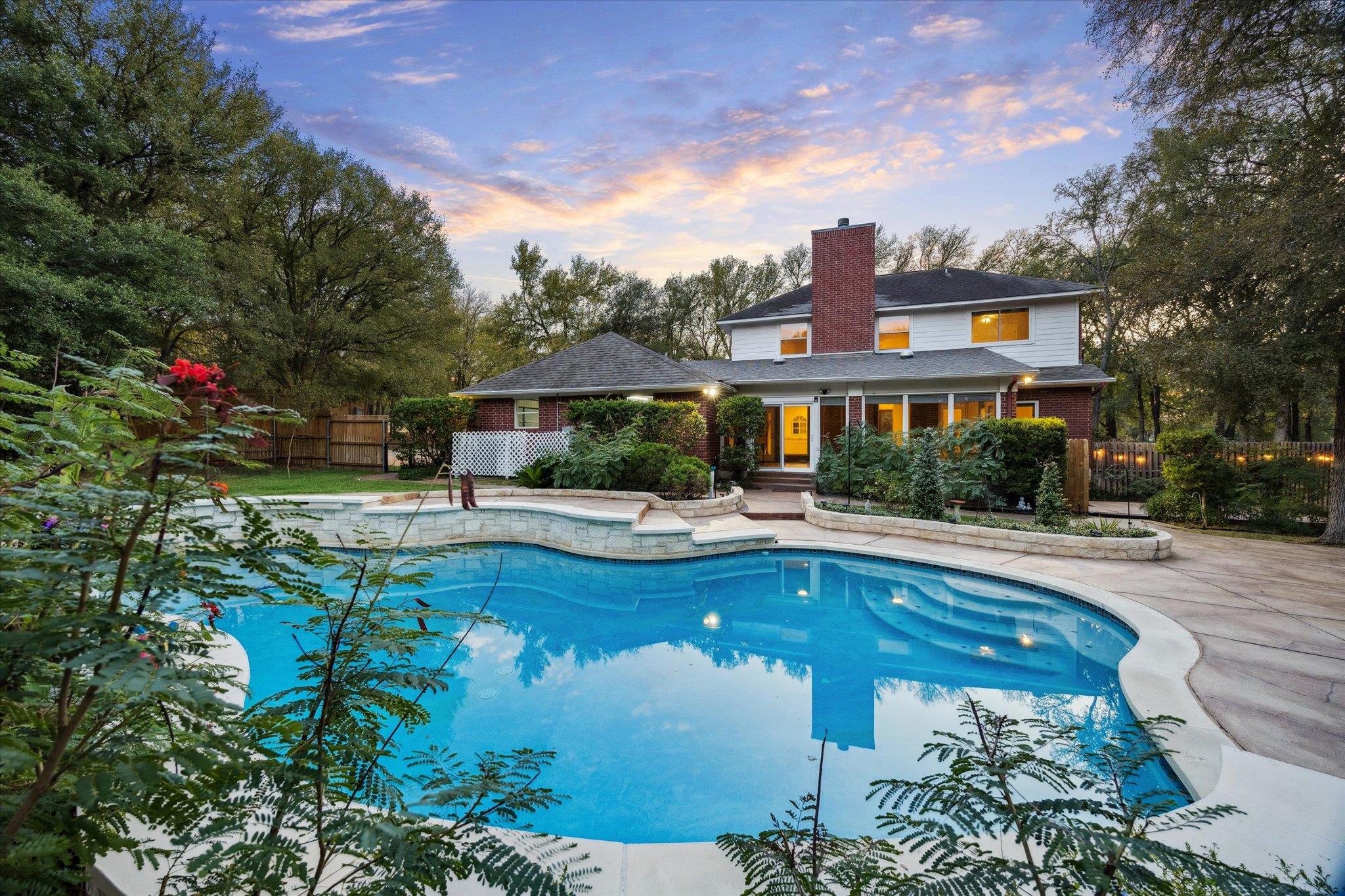 317 Colorado Dr, Cedar Creek, TX 78612