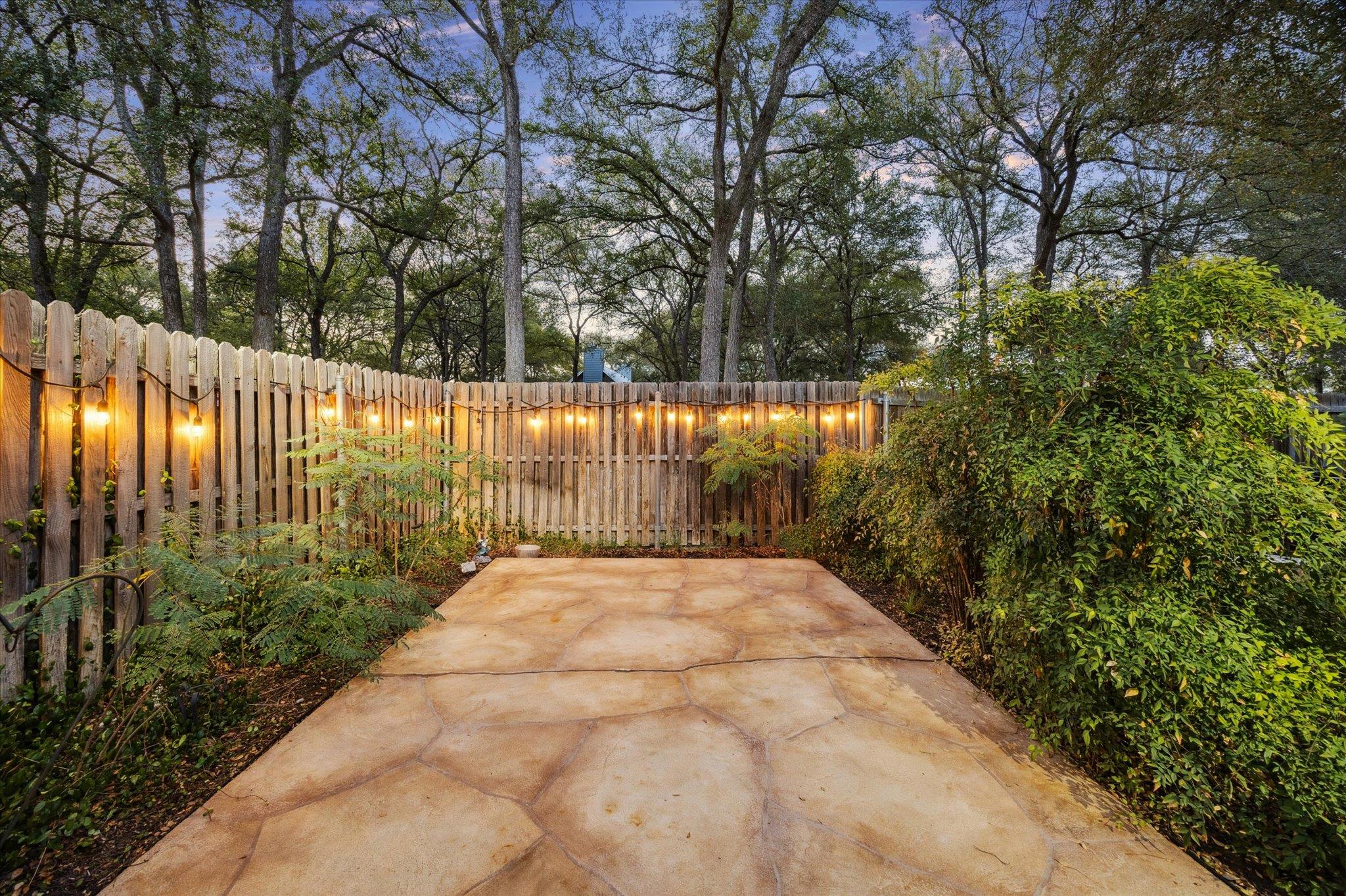 317 Colorado Dr, Cedar Creek, TX 78612